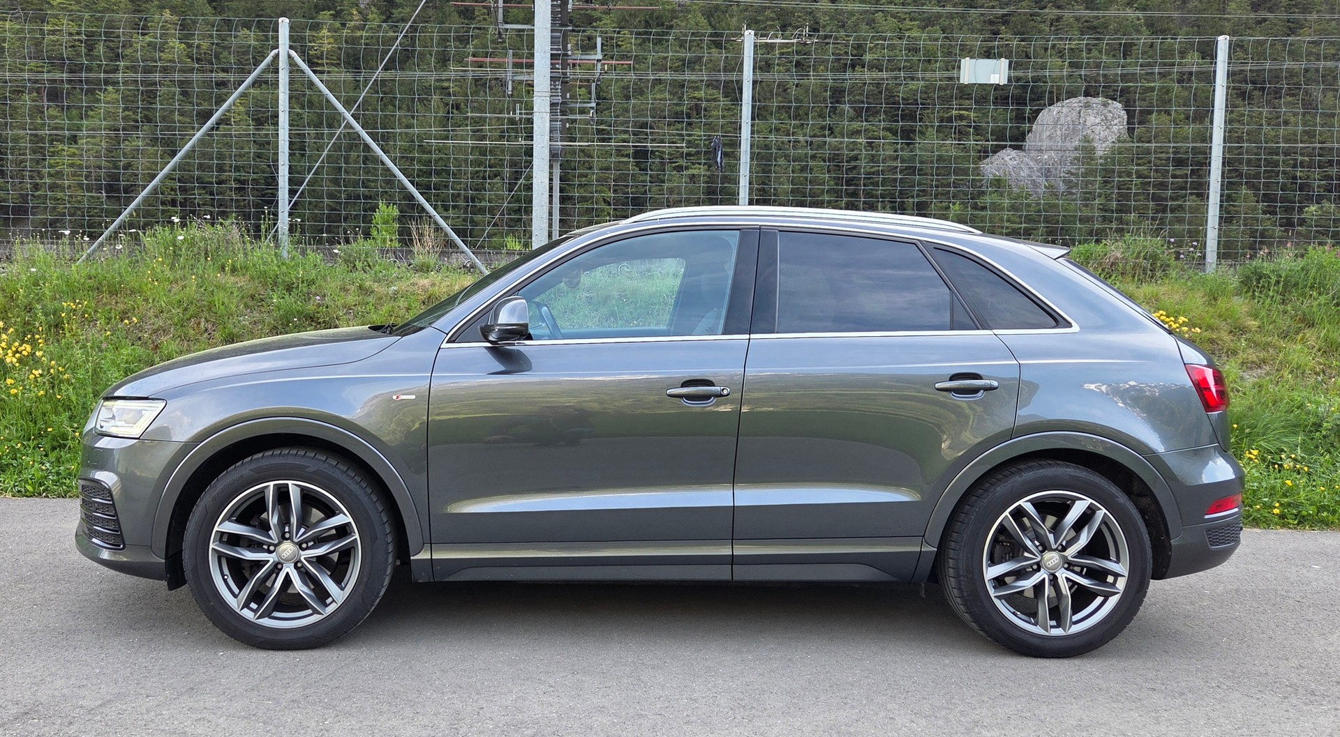 AUDI Q3 2.0 TDI 184 quattro S-Tronic-image-1