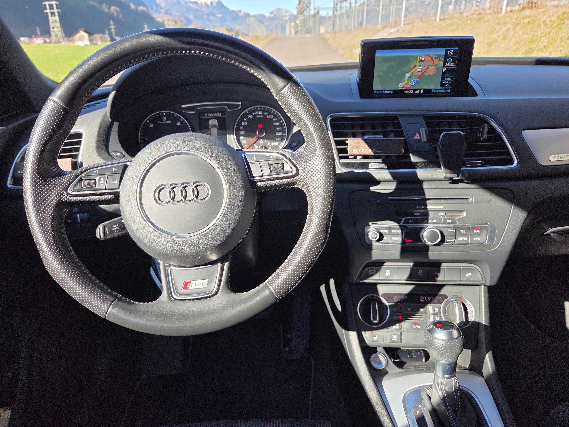AUDI Q3 2.0 TDI 184 quattro S-Tronic-image-3