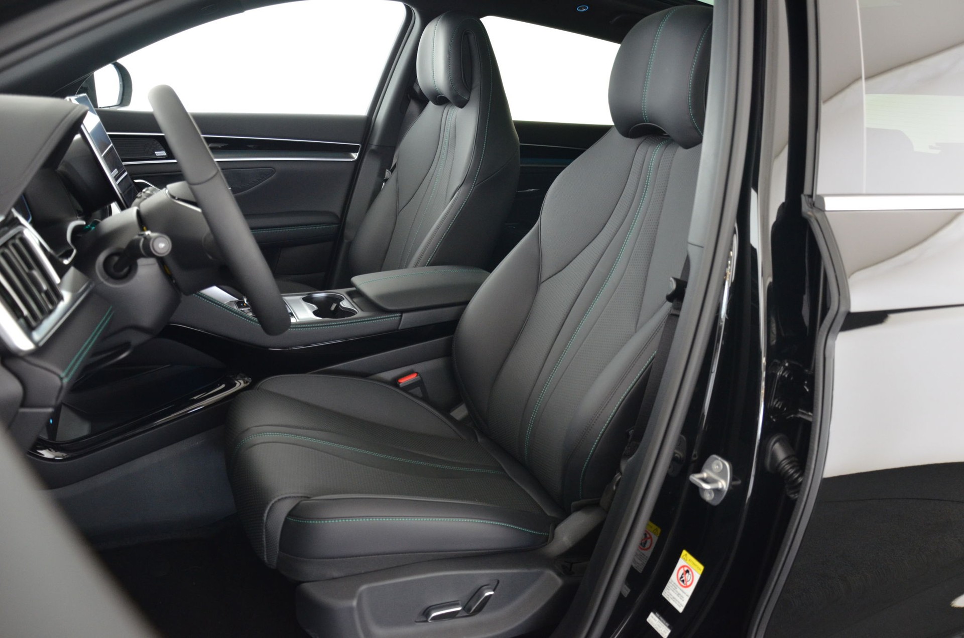BYD Seal U DM-i Design AWD-image-13