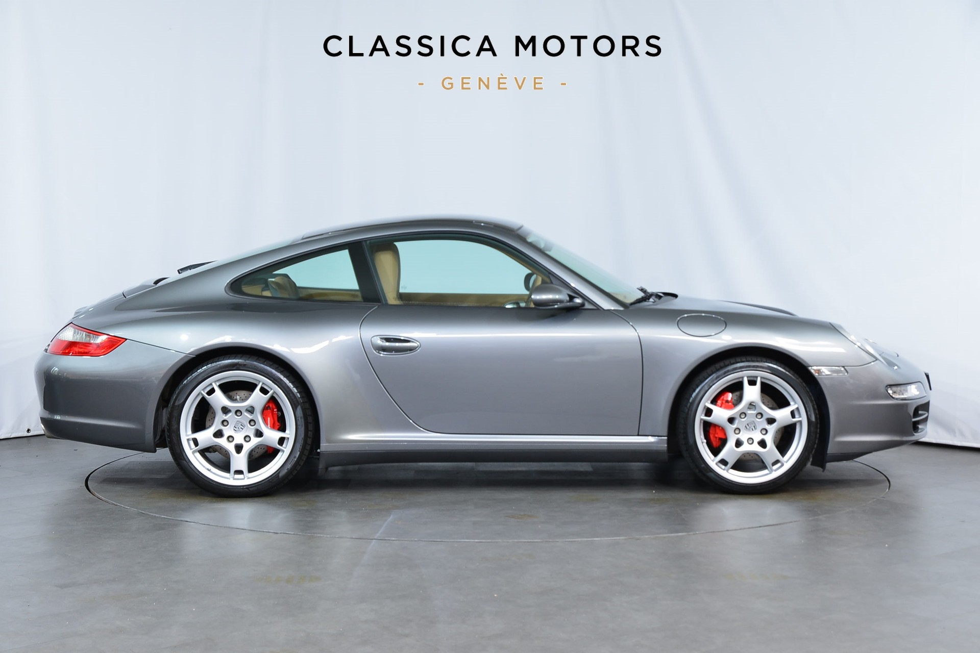 PORSCHE 911 Carrera 4S-showroom-element-2