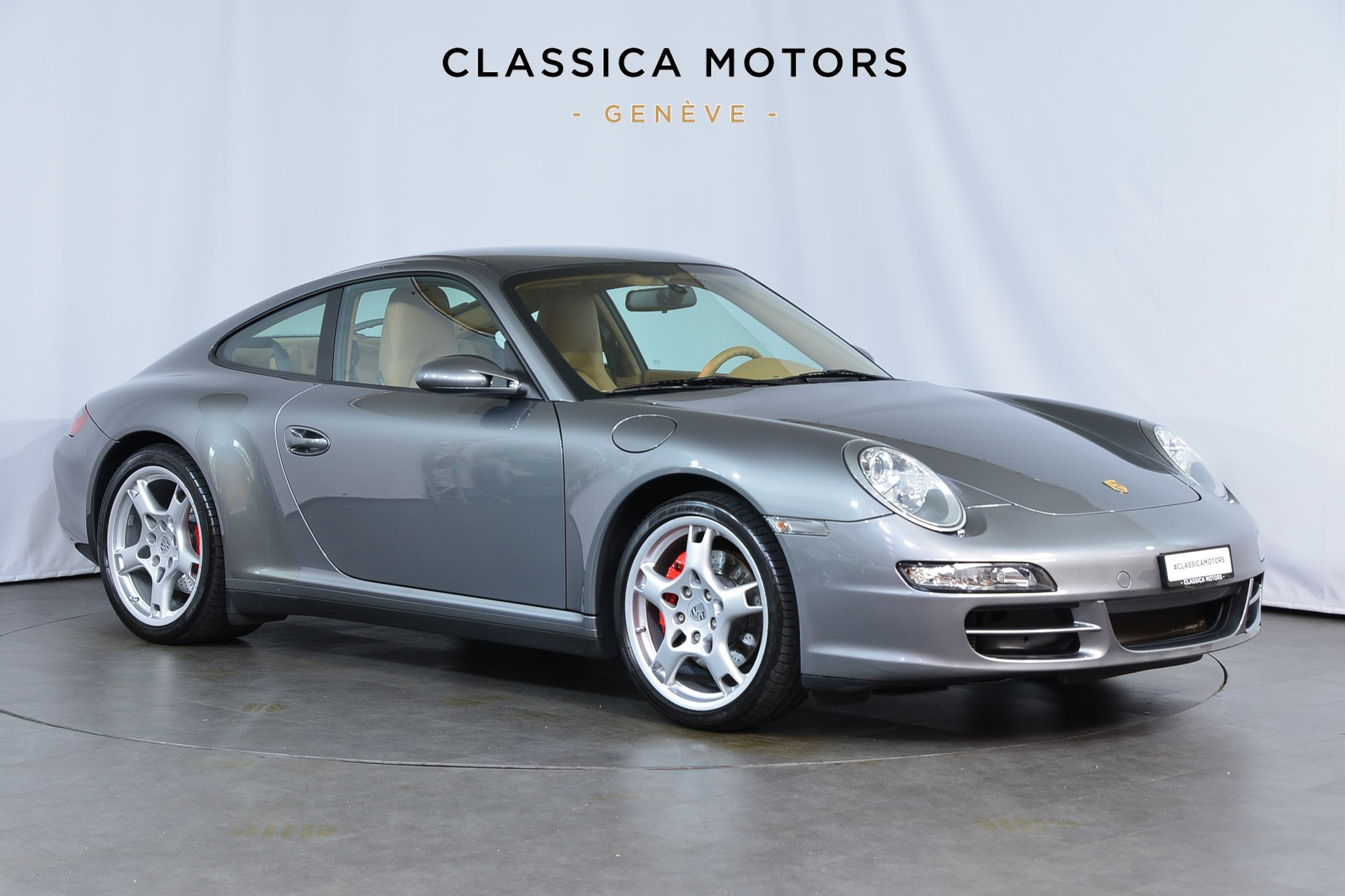 PORSCHE 911 Carrera 4S-showroom-element-1