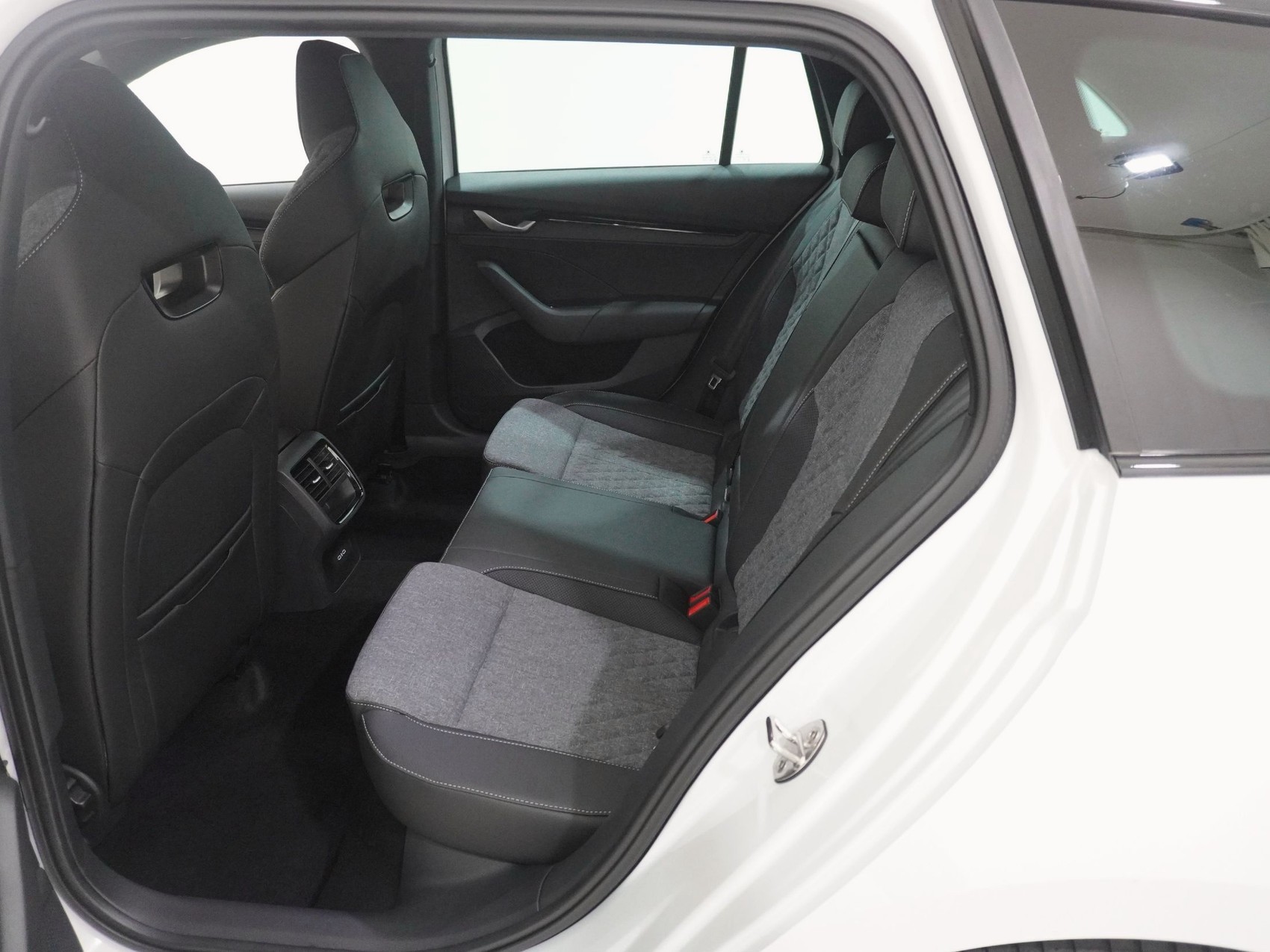 SKODA Octavia 1.5 TSI mHEV SportLine DSG-image-14
