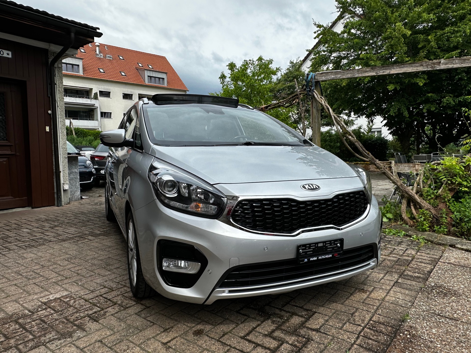 KIA Carens 1.6 GDI Swiss Eco Edition-image-1