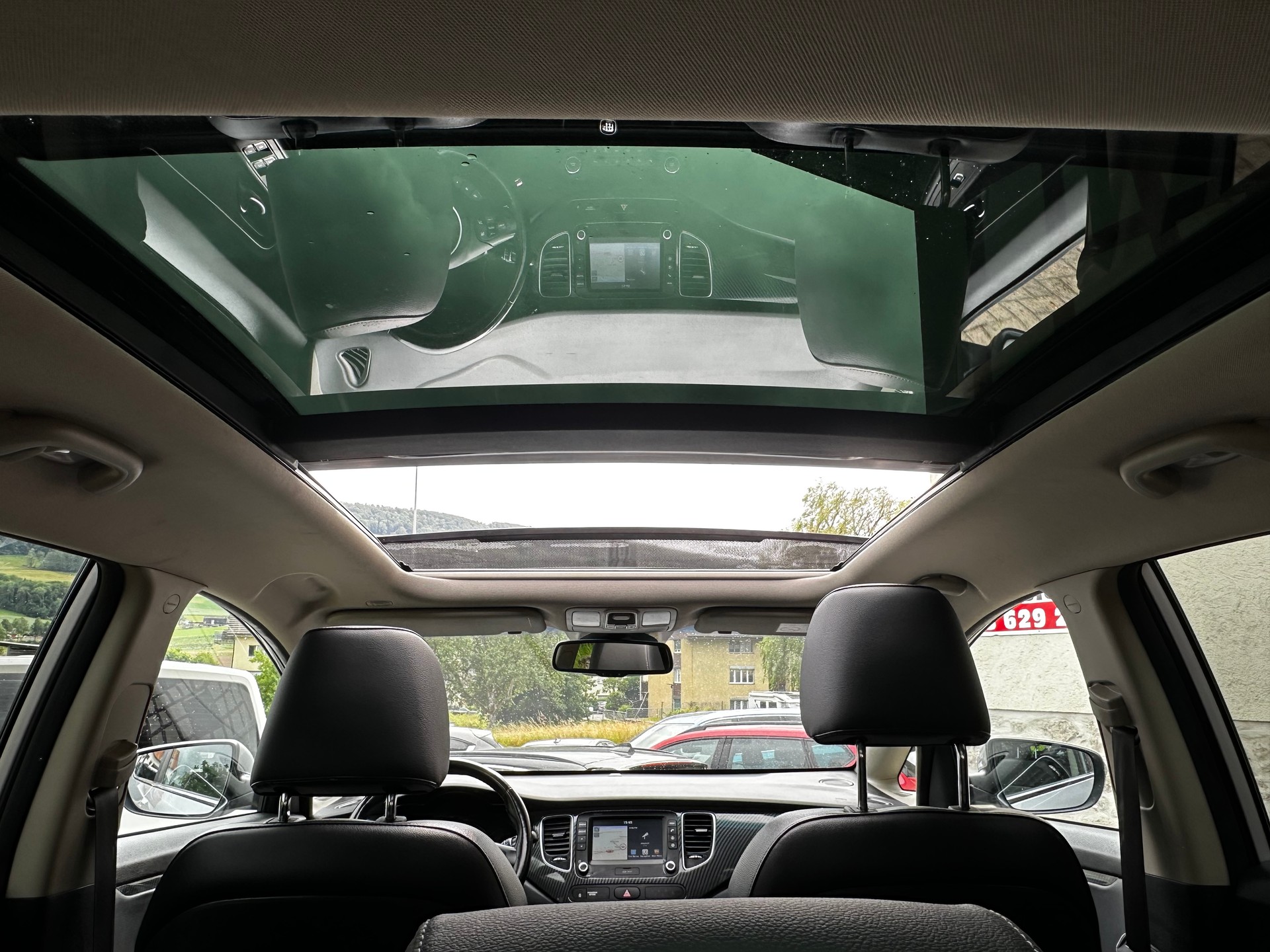 KIA Carens 1.6 GDI Swiss Eco Edition-image-11