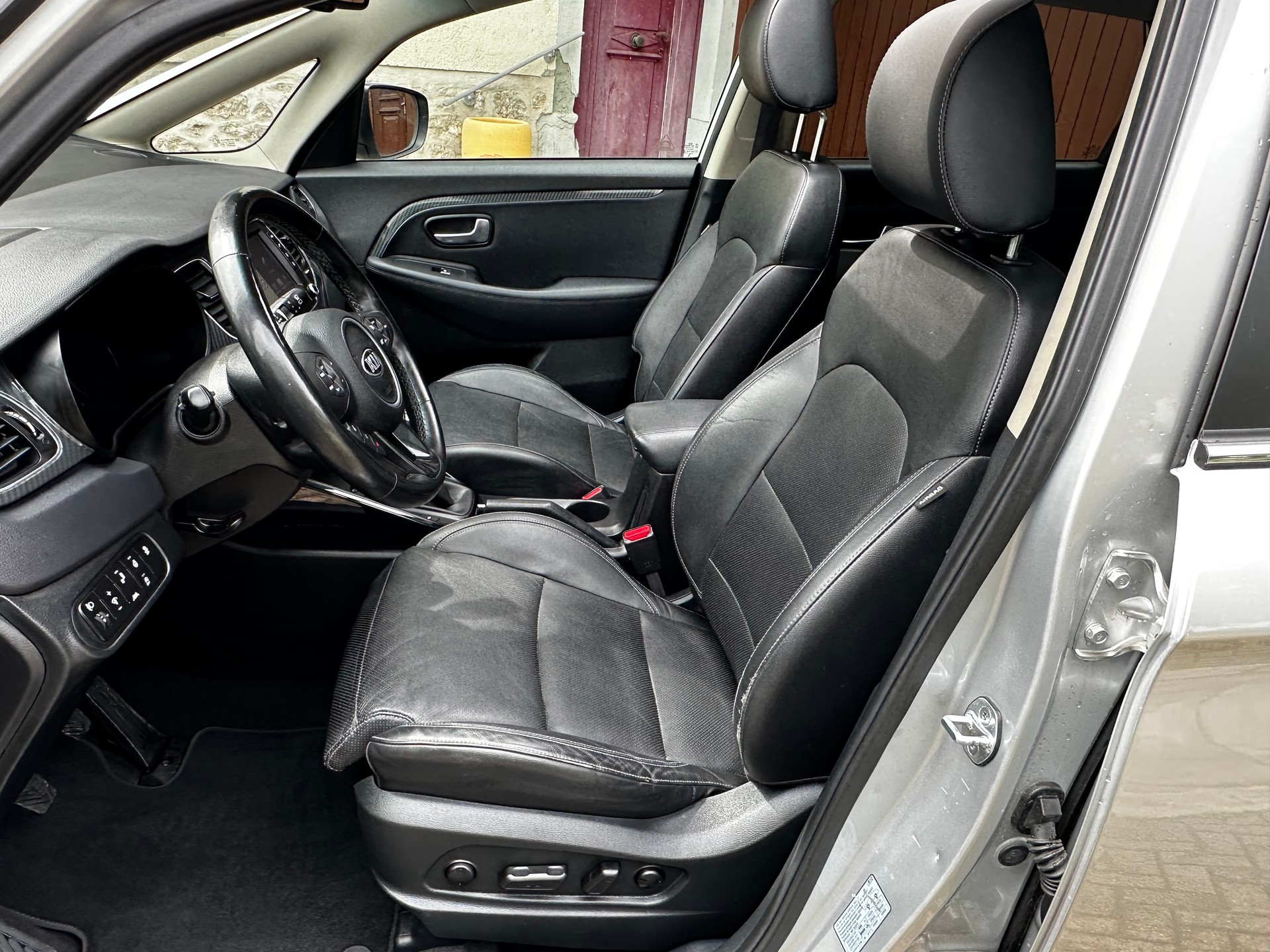 KIA Carens 1.6 GDI Swiss Eco Edition-image-4