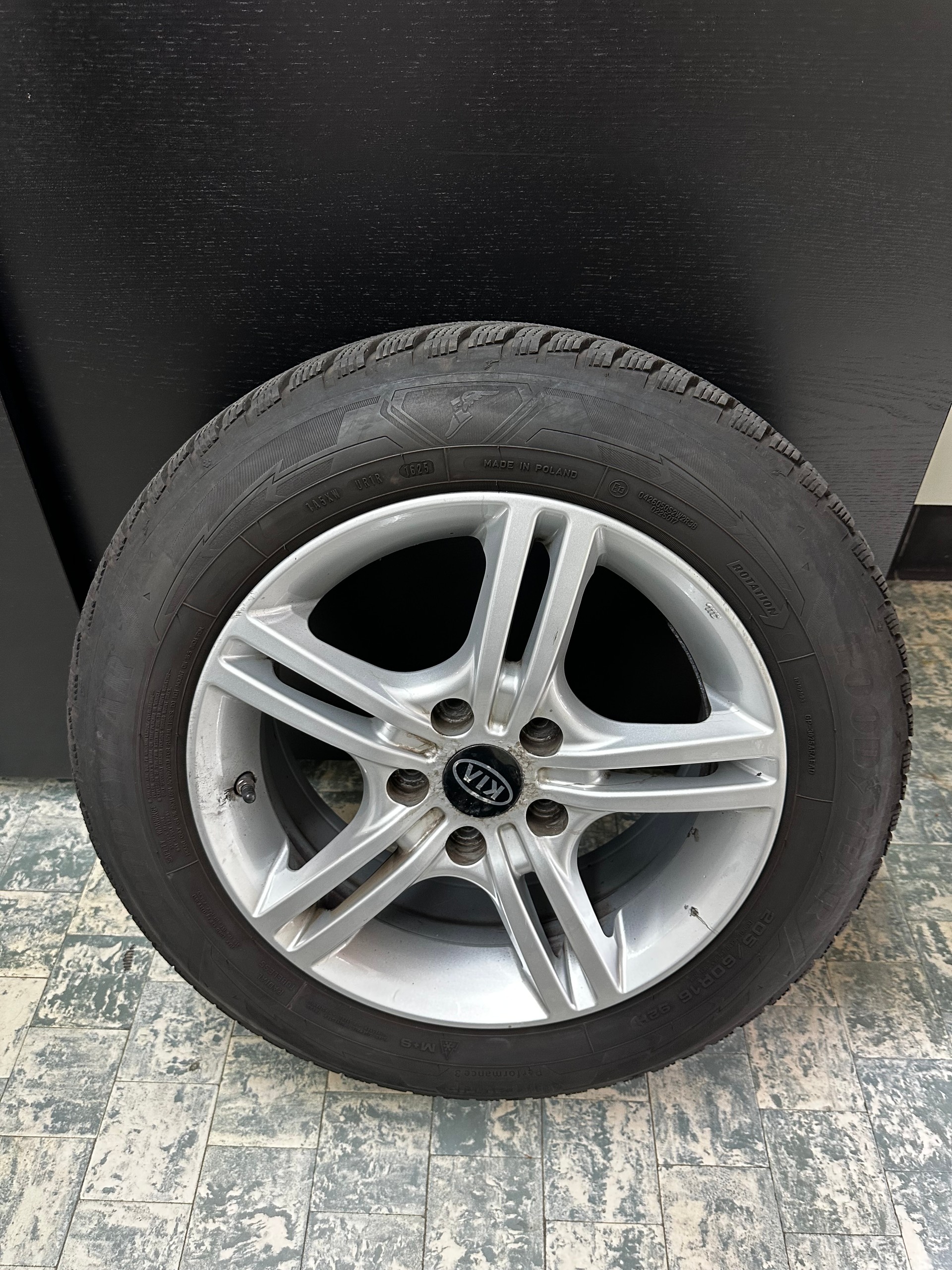 KIA Carens 1.6 GDI Swiss Eco Edition-image-13