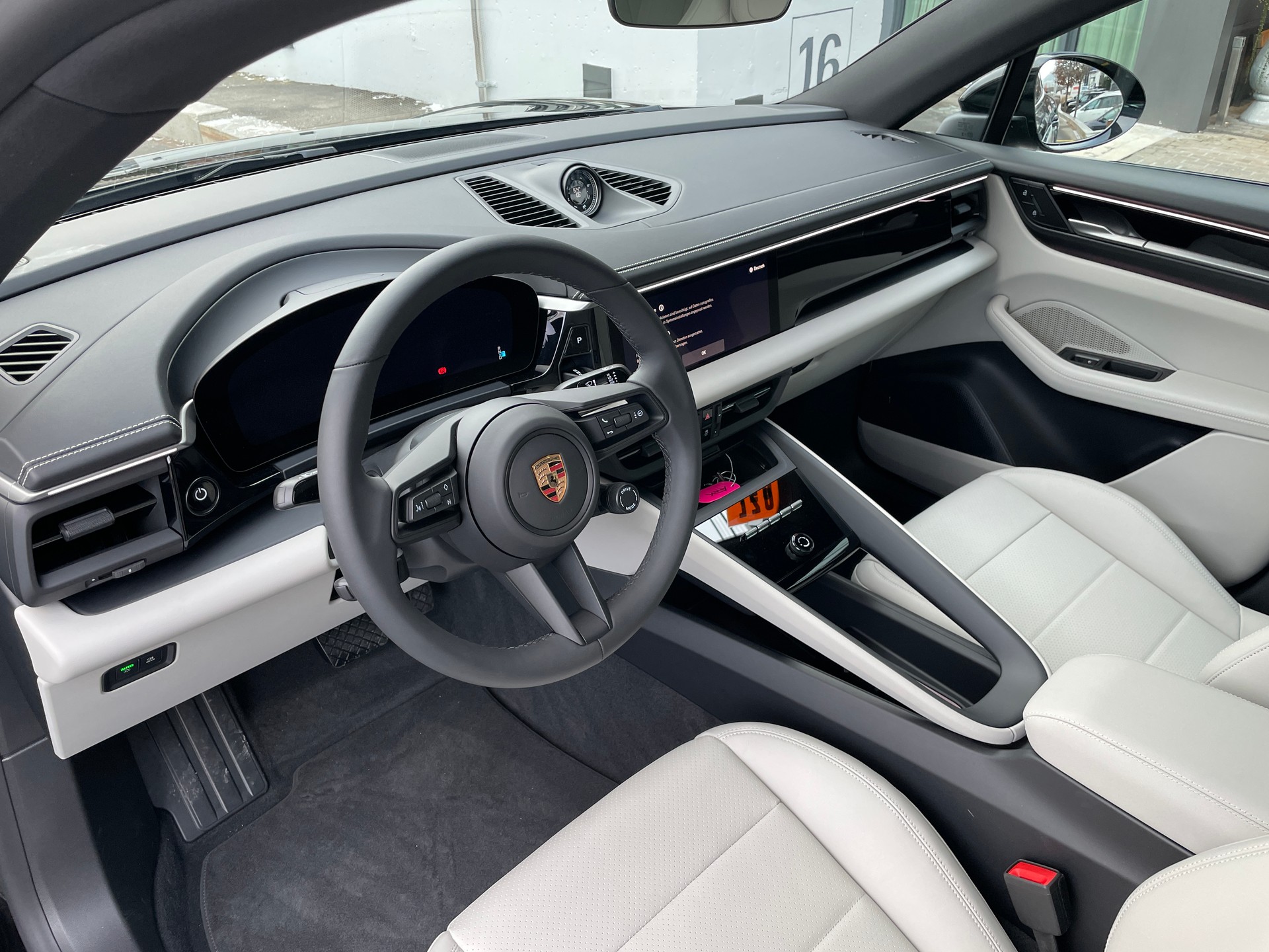 PORSCHE Macan 4 100kWh-image-12