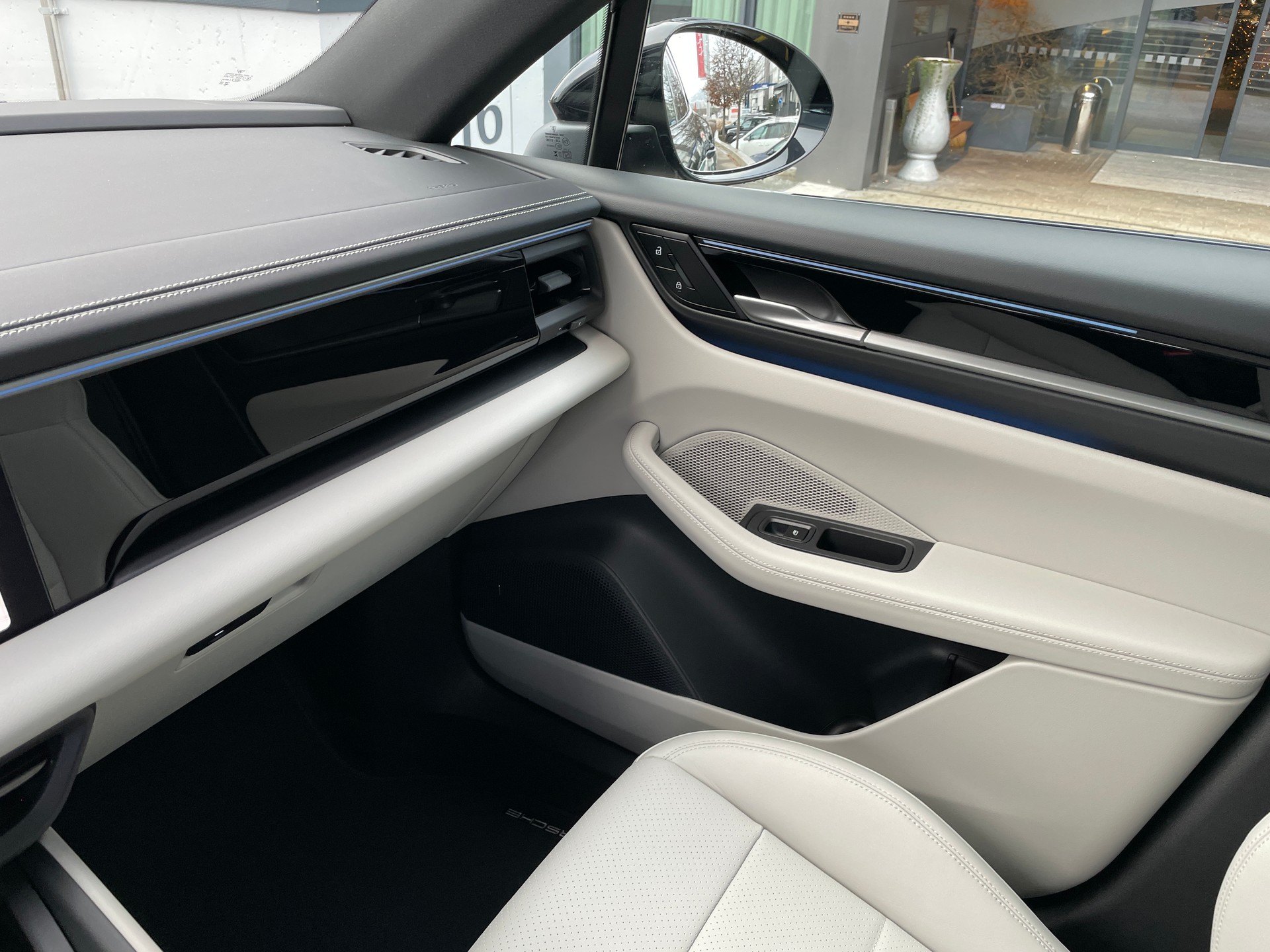 PORSCHE Macan 4 100kWh-image-26