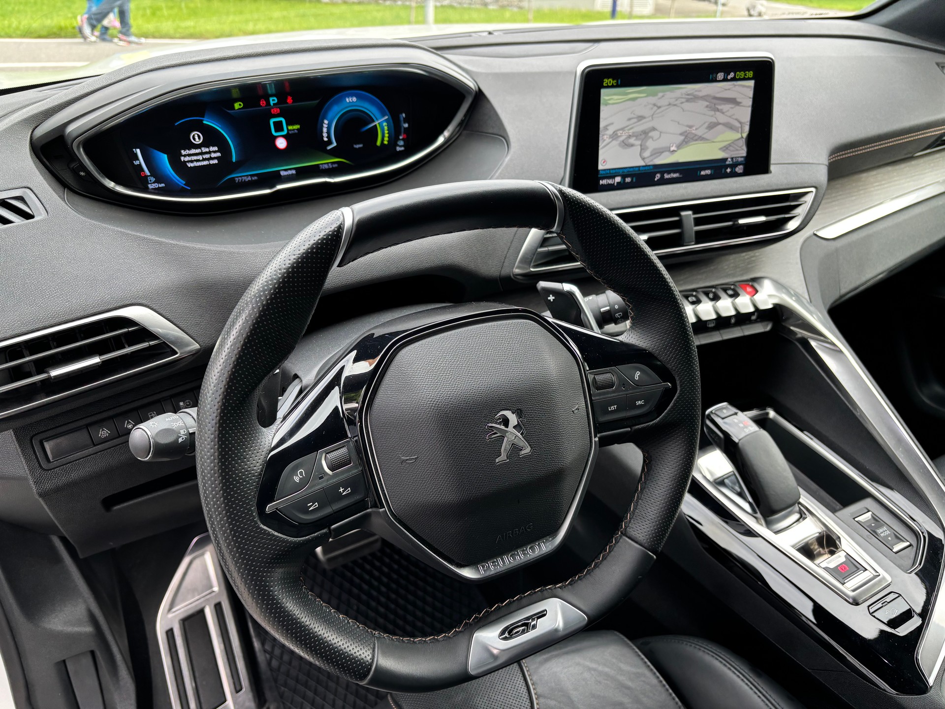 PEUGEOT 3008 GT 300e Hybrid4-image-11