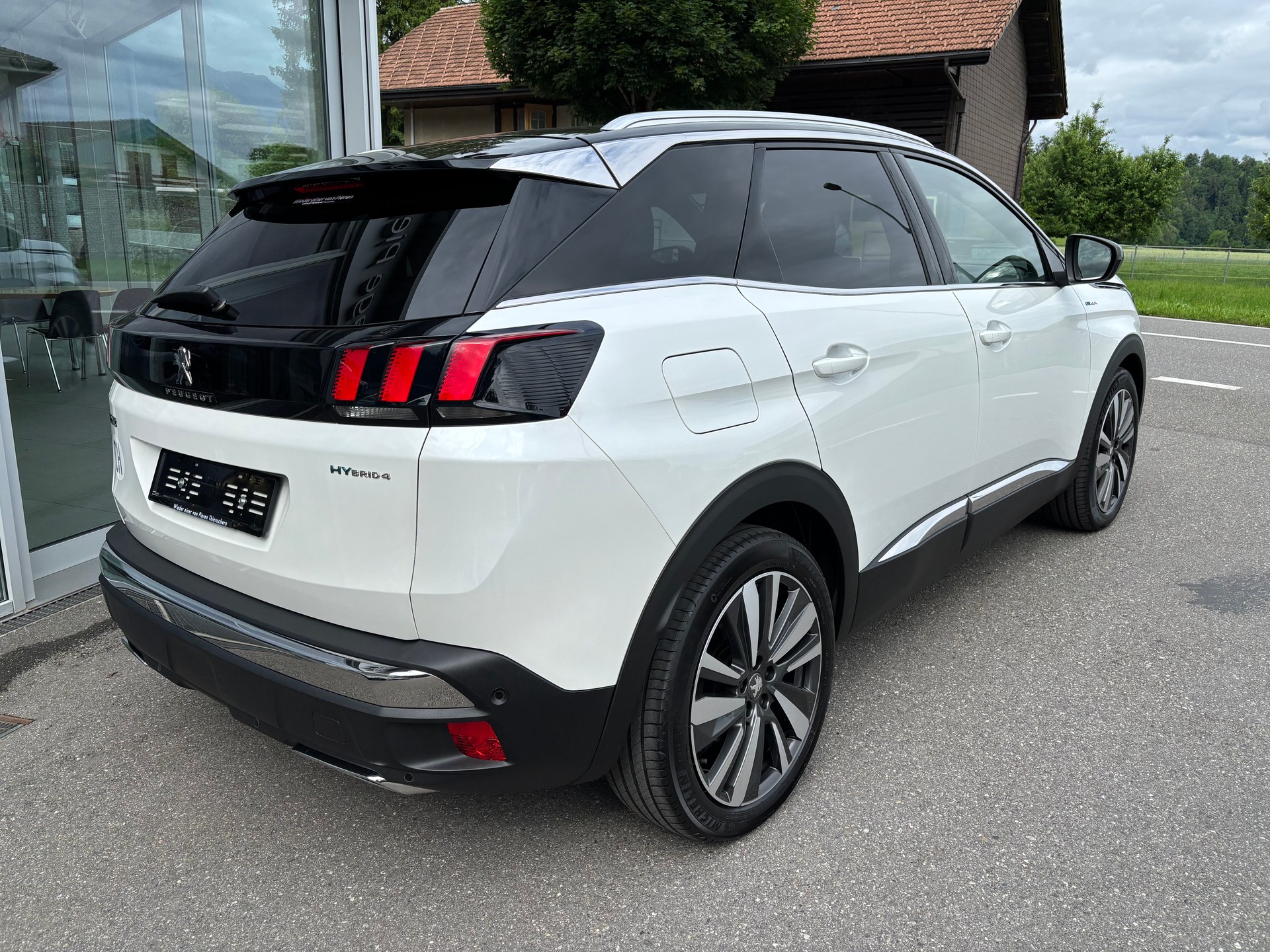 PEUGEOT 3008 GT 300e Hybrid4-image-3