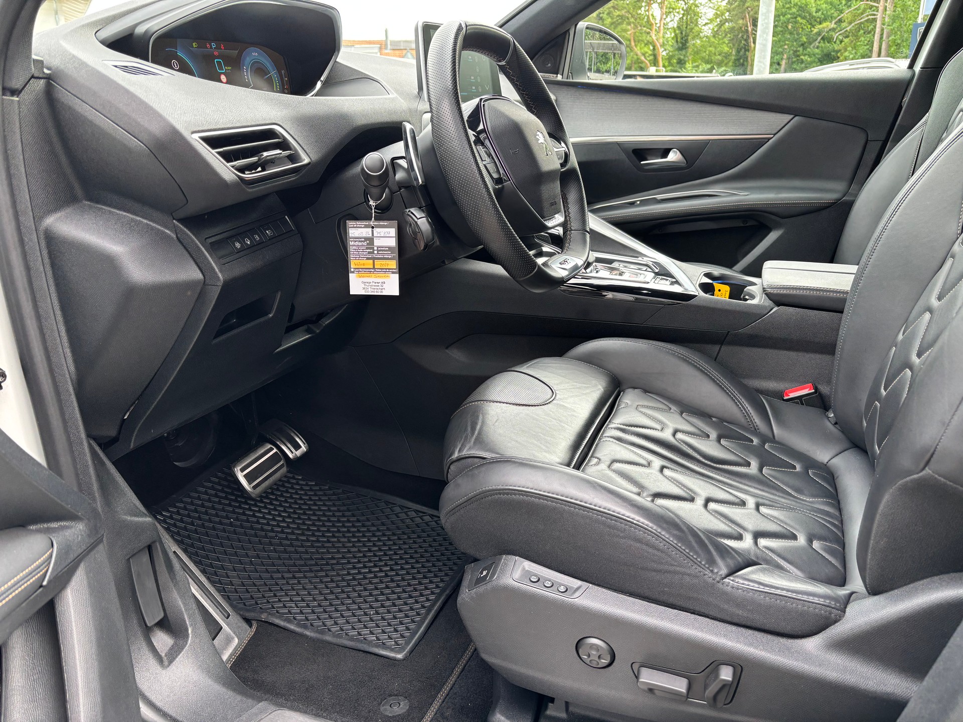 PEUGEOT 3008 GT 300e Hybrid4-image-10