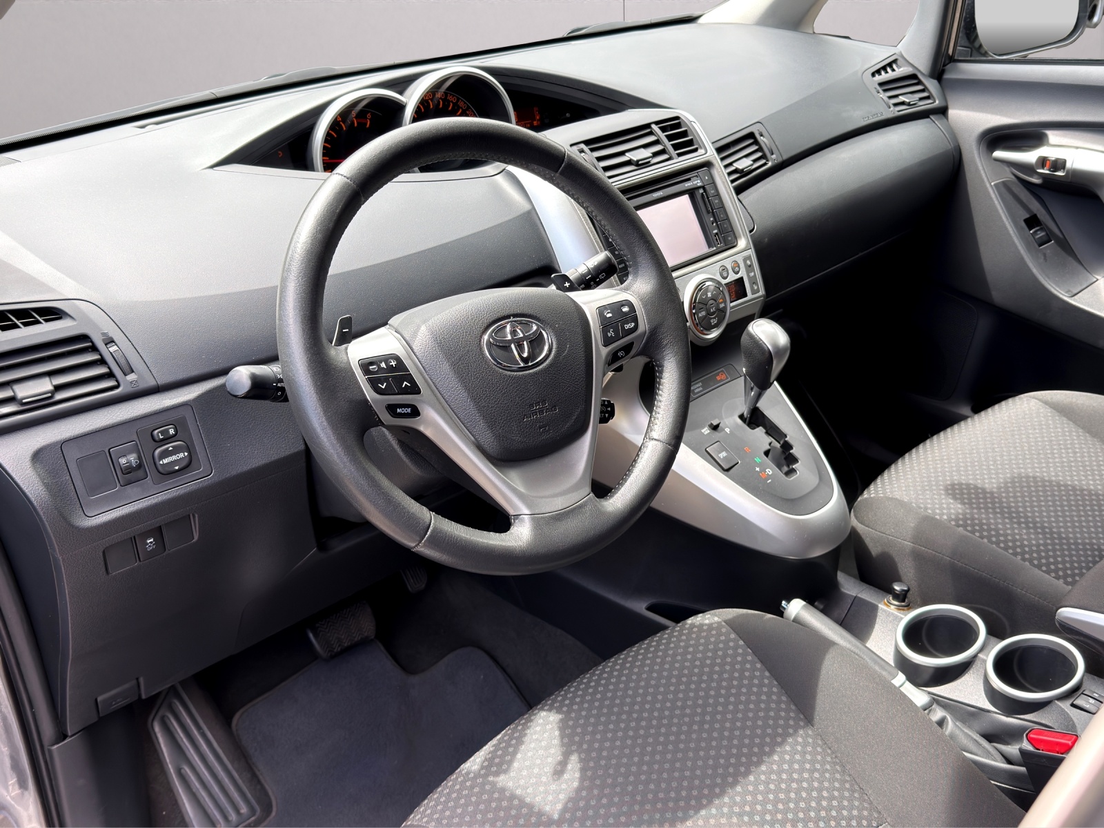 TOYOTA Verso 2.2 D-CAT Linea Sol Automatic-image-8