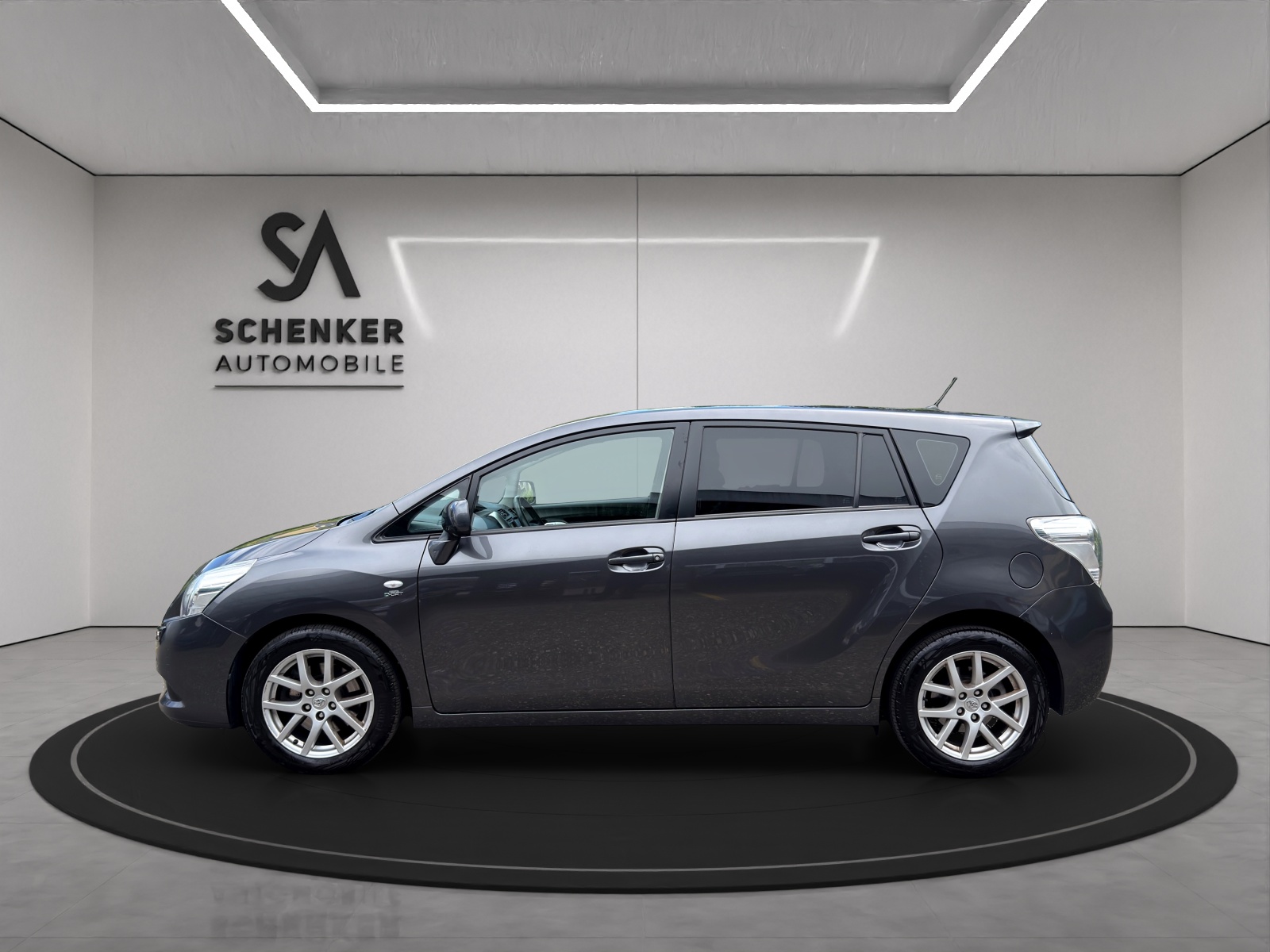 TOYOTA Verso 2.2 D-CAT Linea Sol Automatic-image-1