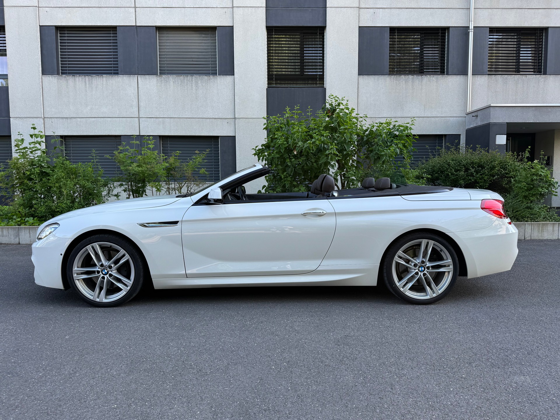 BMW 640i Cabrio xDrive M SOUND PERFORMANCE-image-2