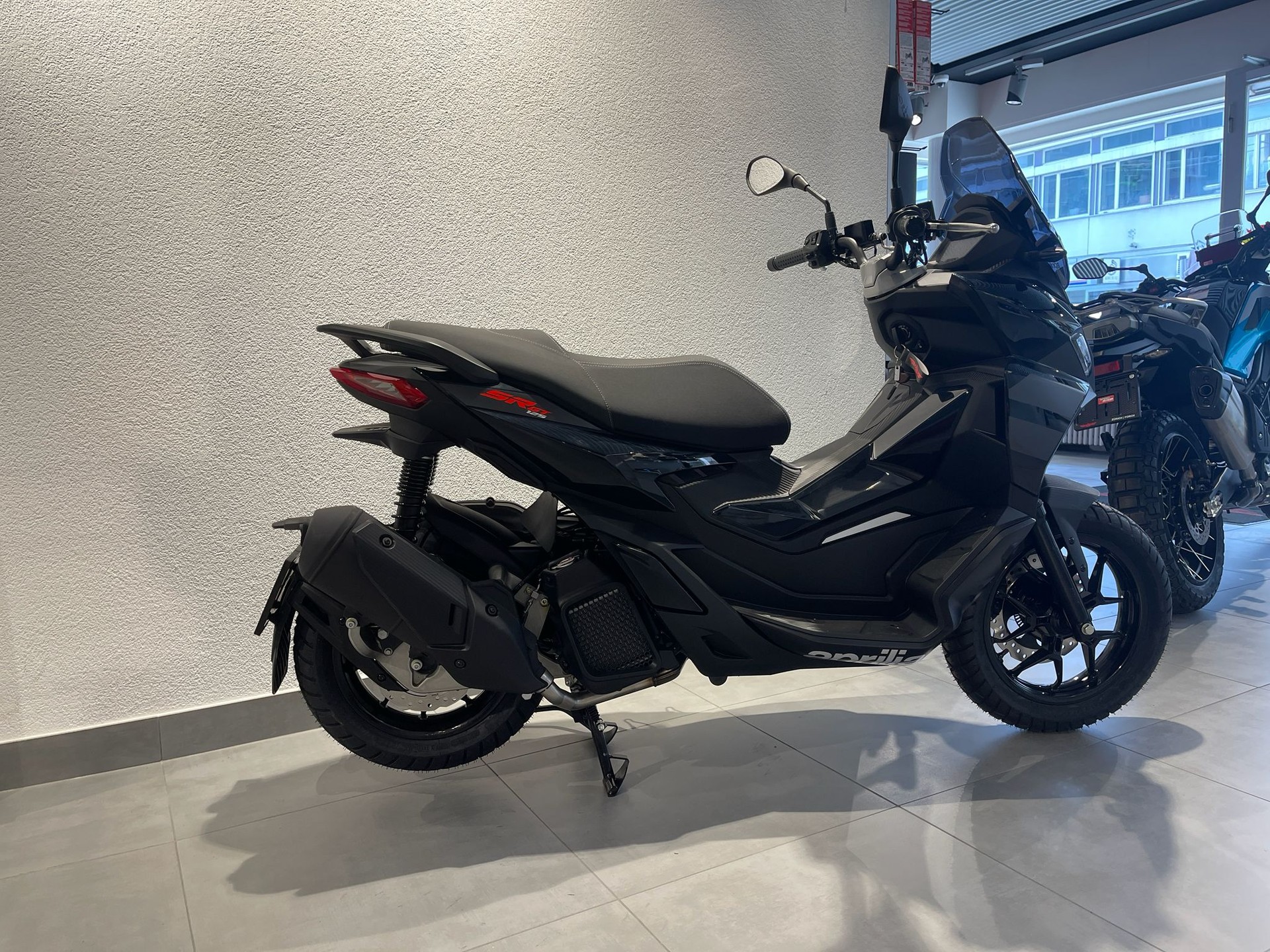APRILIA SR 125 GT ABS | Neu | 125cc | Adventure Roller | Garantie-showroom-element-2