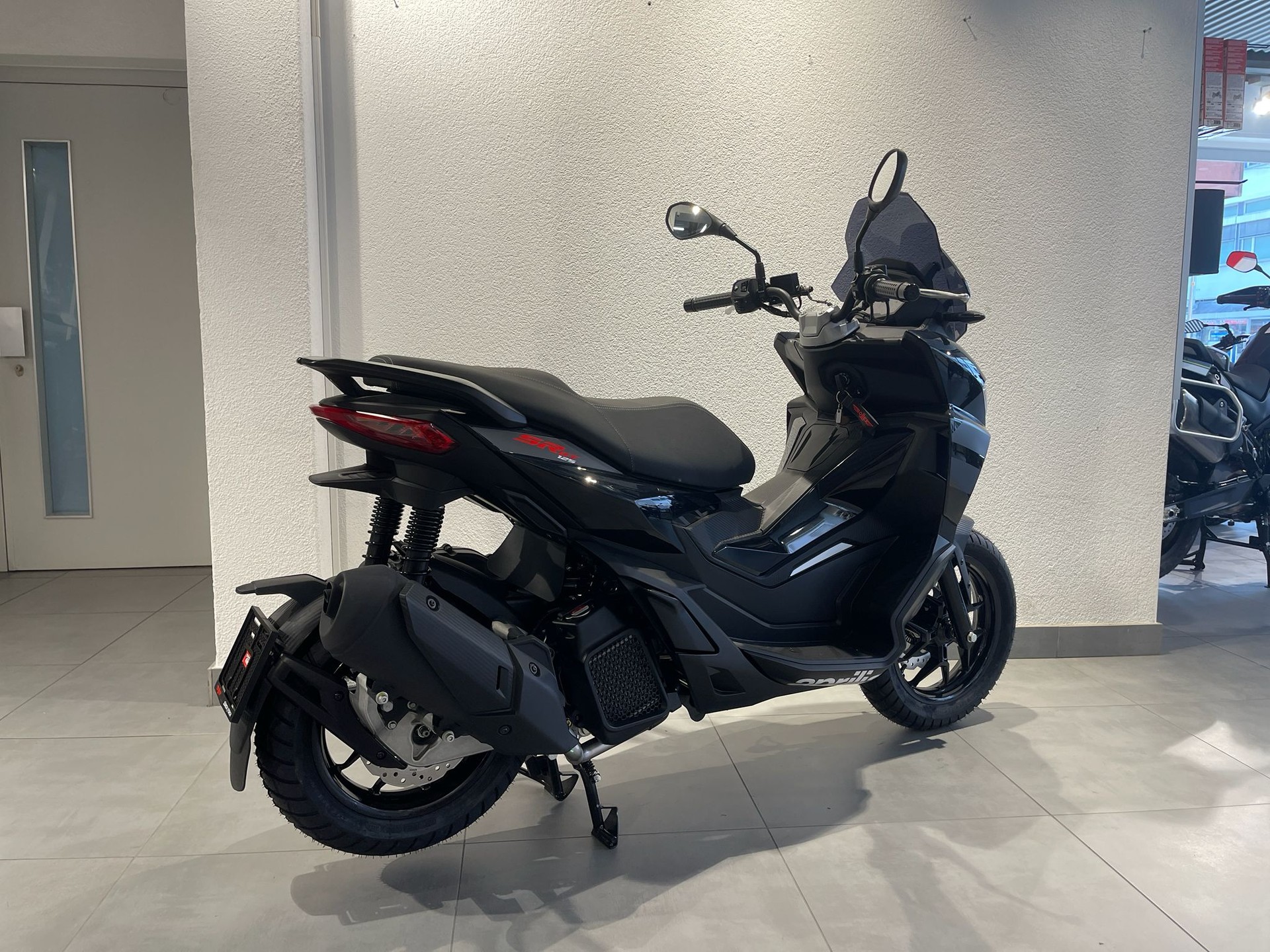 APRILIA SR 125 GT ABS | Neu | 125cc | Adventure Roller | Garantie-showroom-element-3