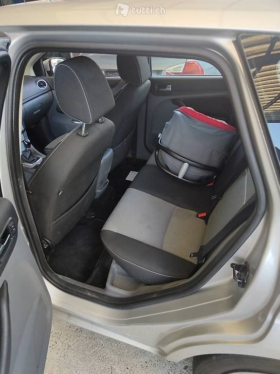 FORD Focus 1.8i Titanium-image-3