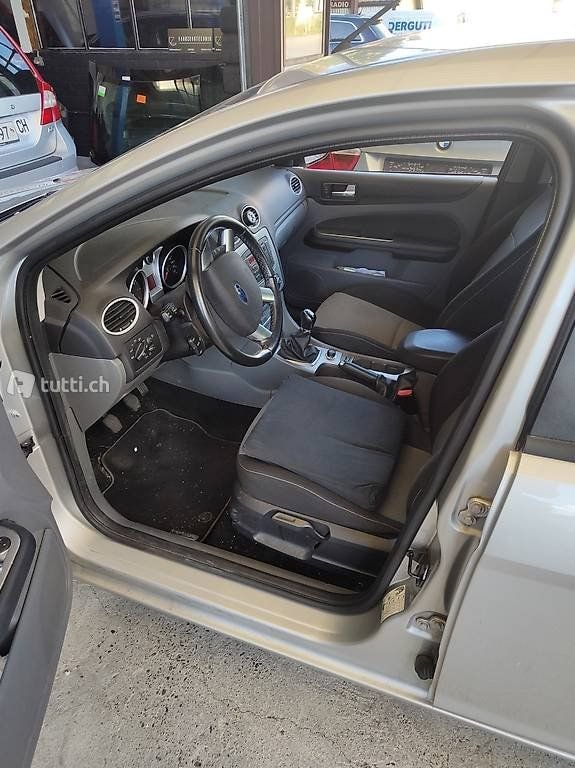 FORD Focus 1.8i Titanium-image-2