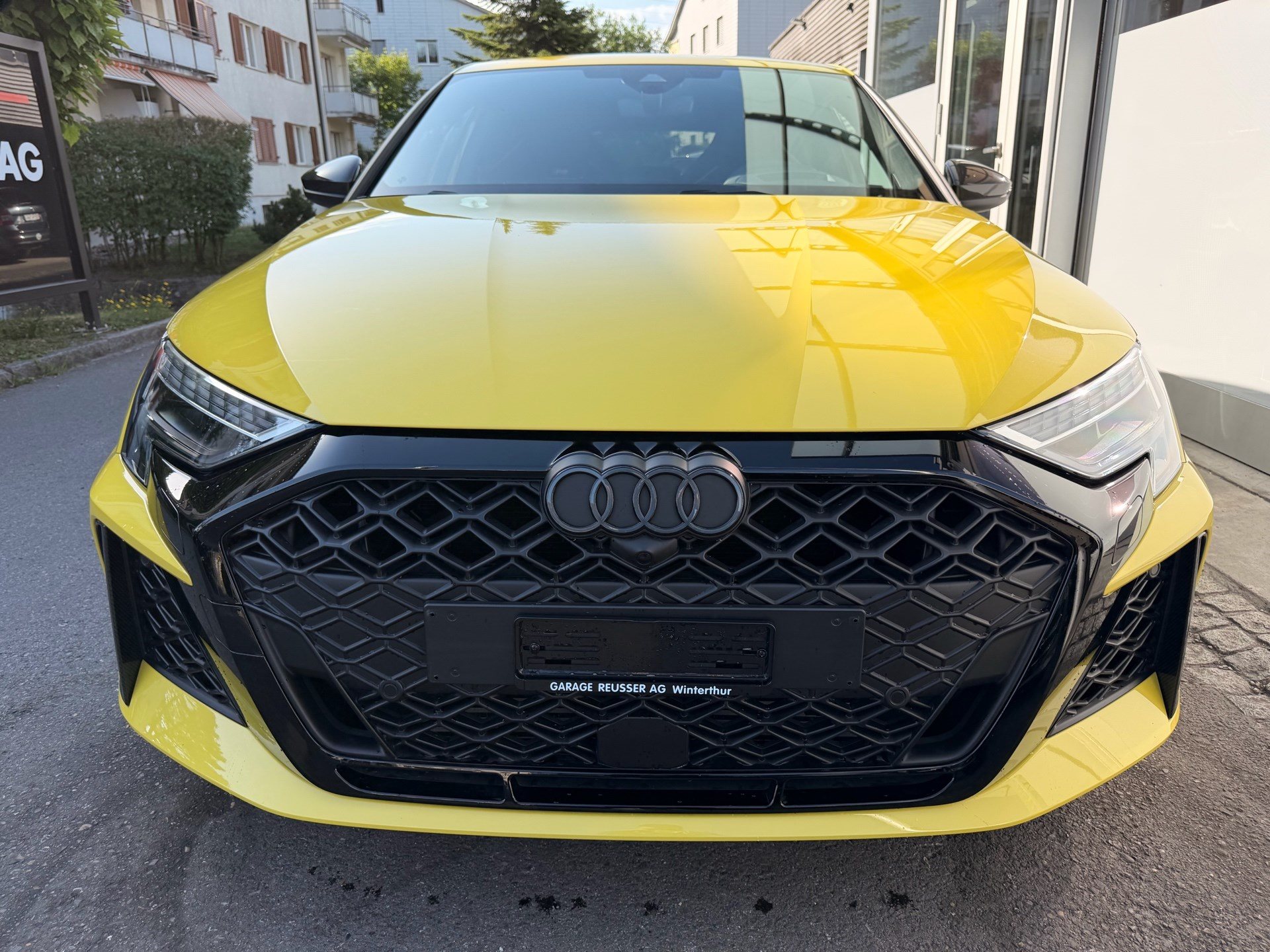 AUDI RS3 SPORTBACK 2.5 400 PS TFSI QUATTRO *** 5 JAHRE AUDI WERKSGARANTIE & KERAMIK BREMSEN ***-showroom-element-1