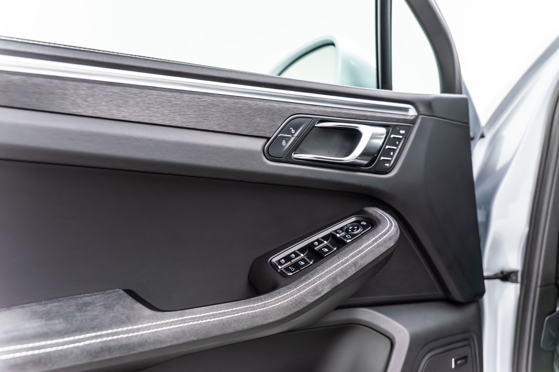PORSCHE Macan GTS PDK-image-16