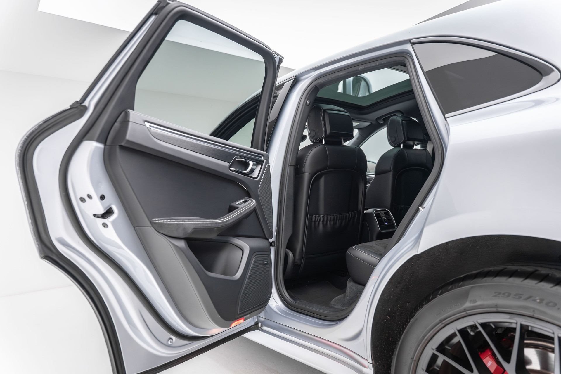 PORSCHE Macan GTS PDK-image-20
