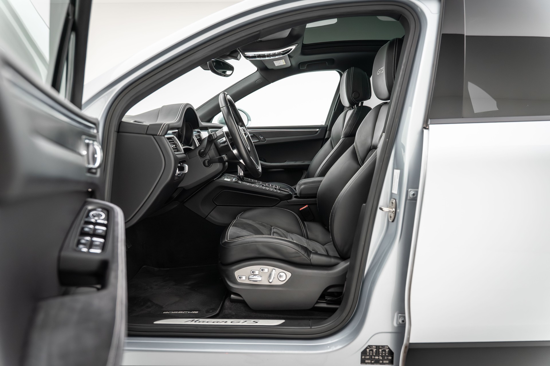 PORSCHE Macan GTS PDK-image-17