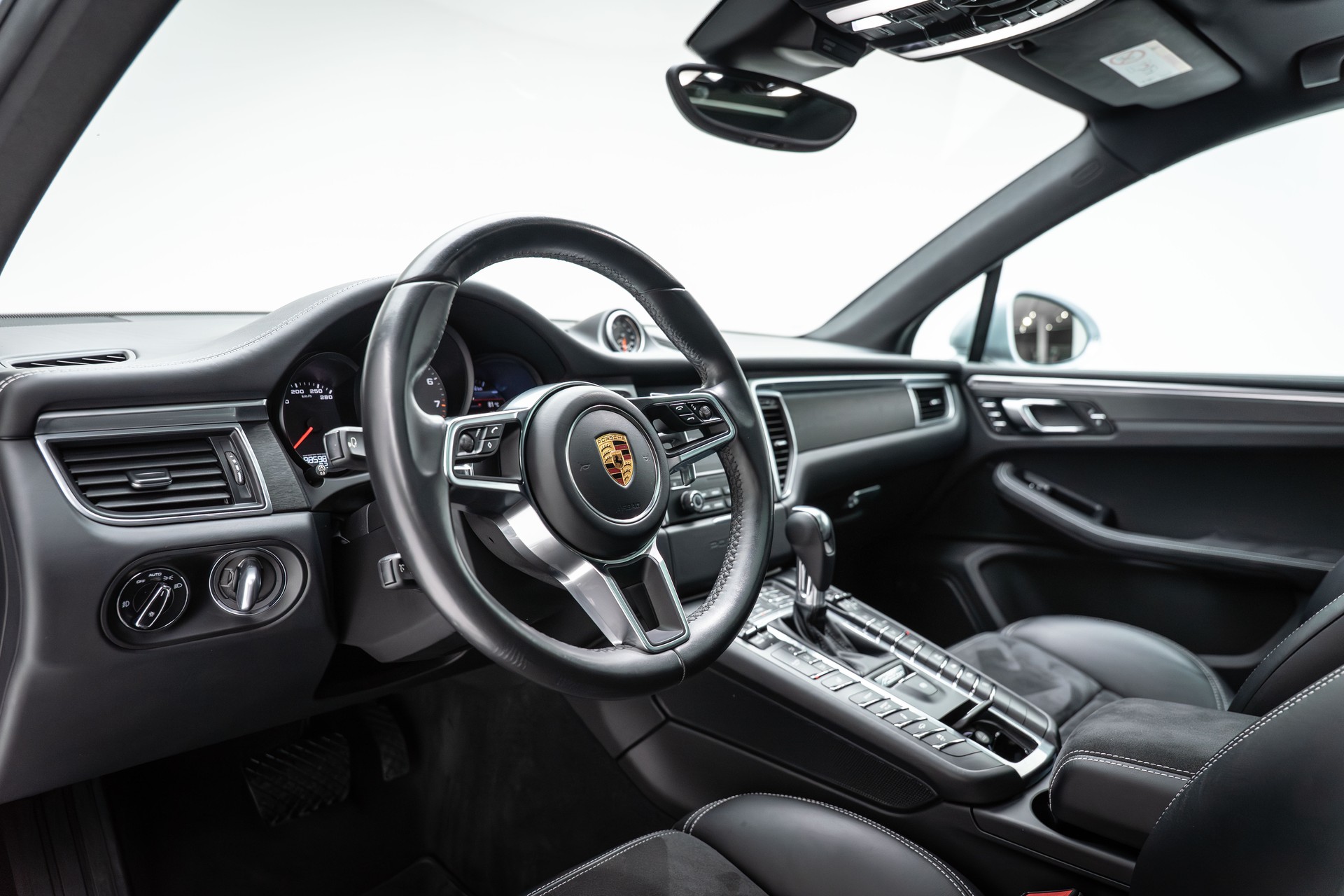PORSCHE Macan GTS PDK-image-19