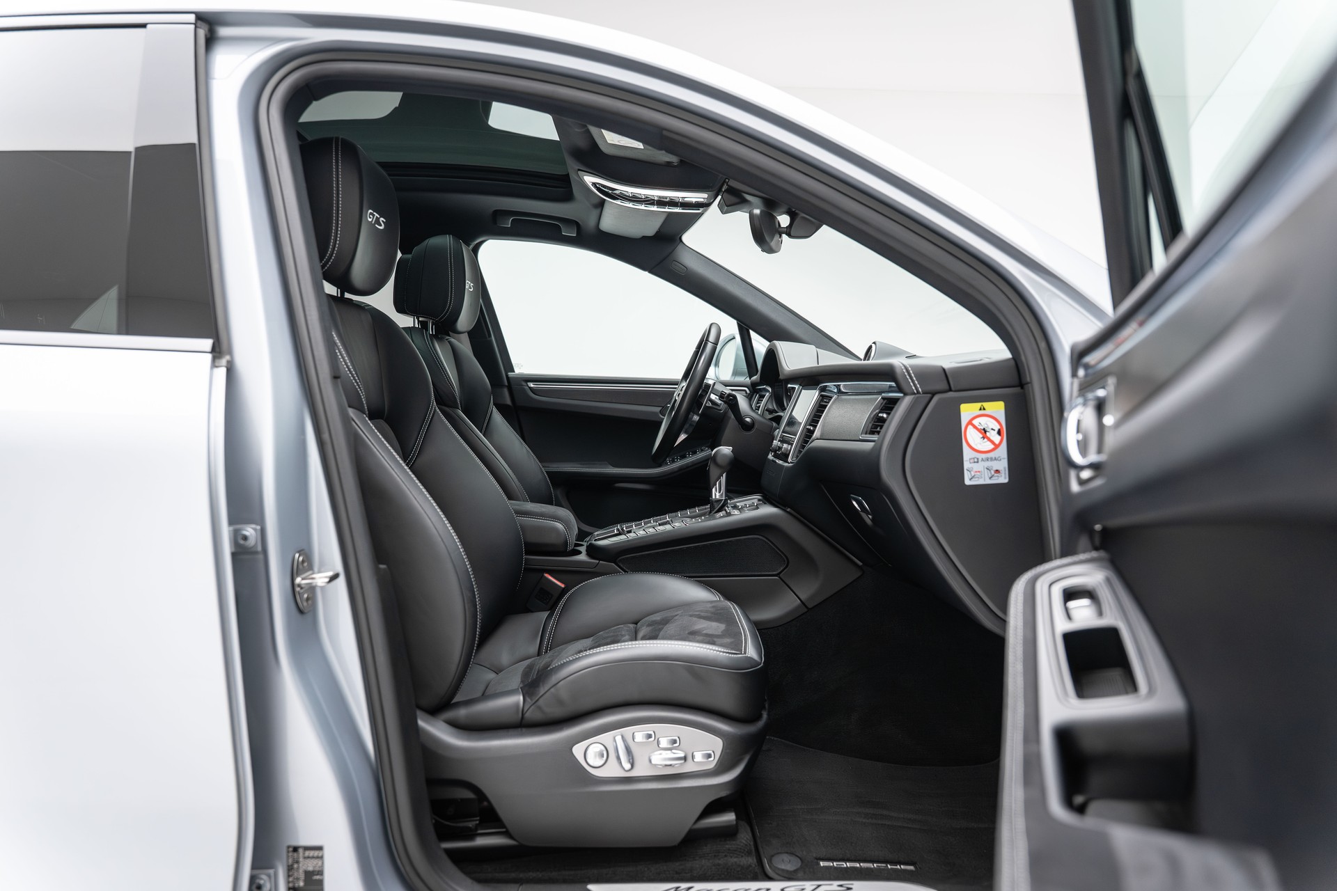 PORSCHE Macan GTS PDK-image-23