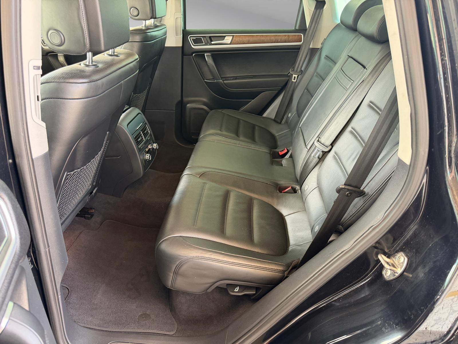 VW Touareg 4.2 TDI Tiptronic-image-14