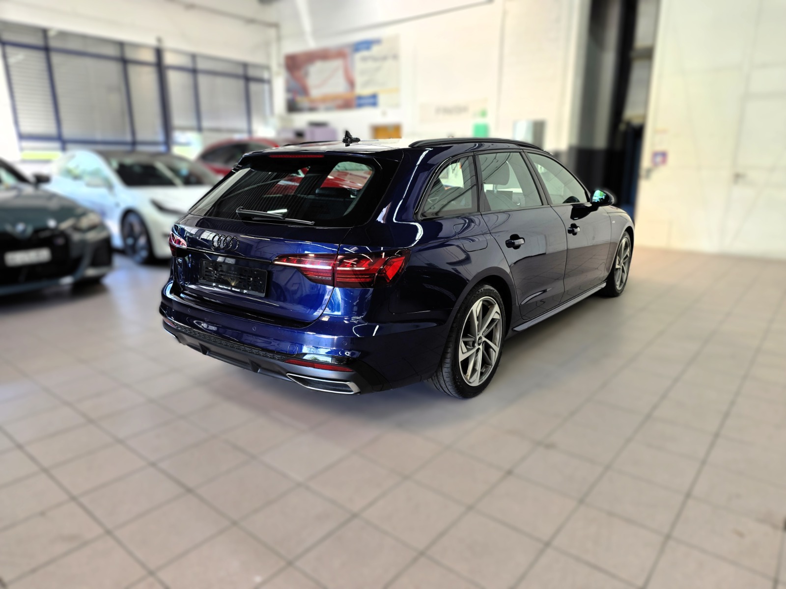 AUDI A4 Avant 40 TDI S line Attraction quattro S-tronic-image-4