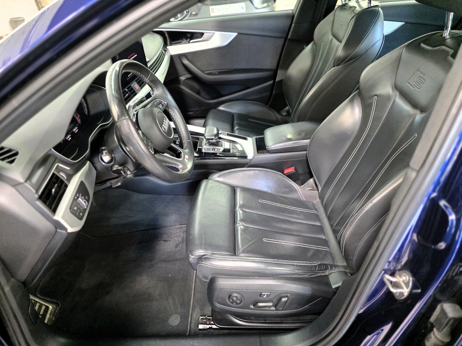 AUDI A4 Avant 40 TDI S line Attraction quattro S-tronic-image-8