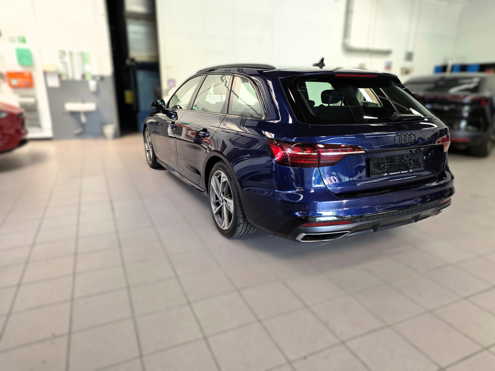 AUDI A4 Avant 40 TDI S line Attraction quattro S-tronic-image-2