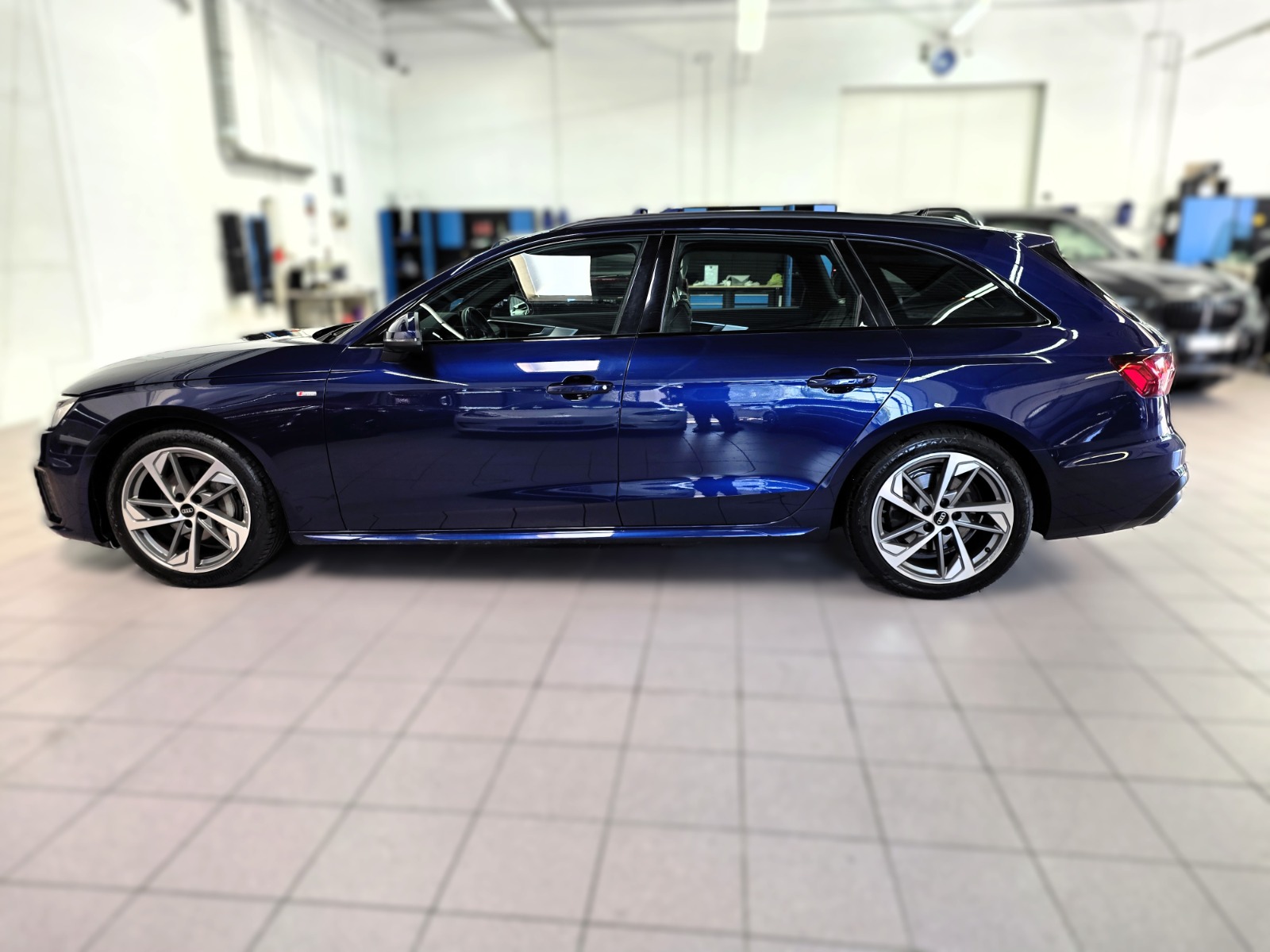 AUDI A4 Avant 40 TDI S line Attraction quattro S-tronic-image-1