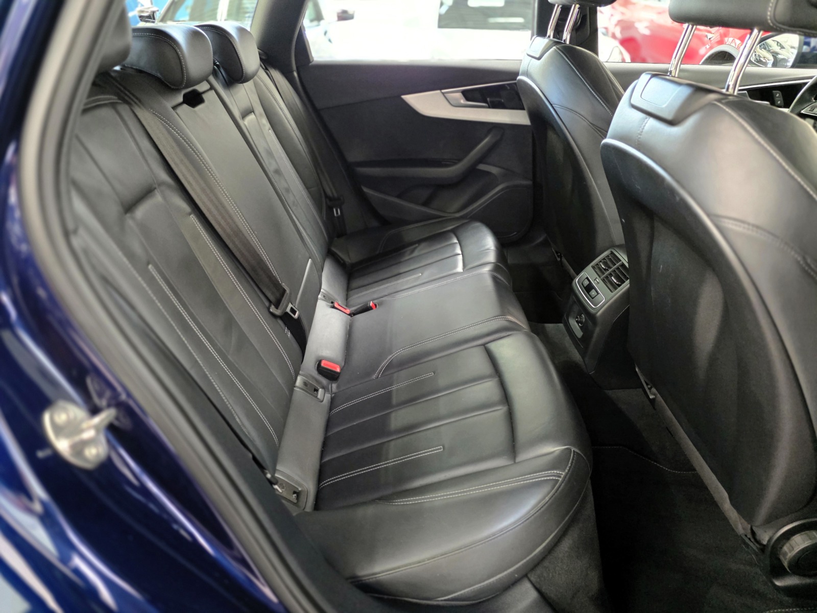 AUDI A4 Avant 40 TDI S line Attraction quattro S-tronic-image-13