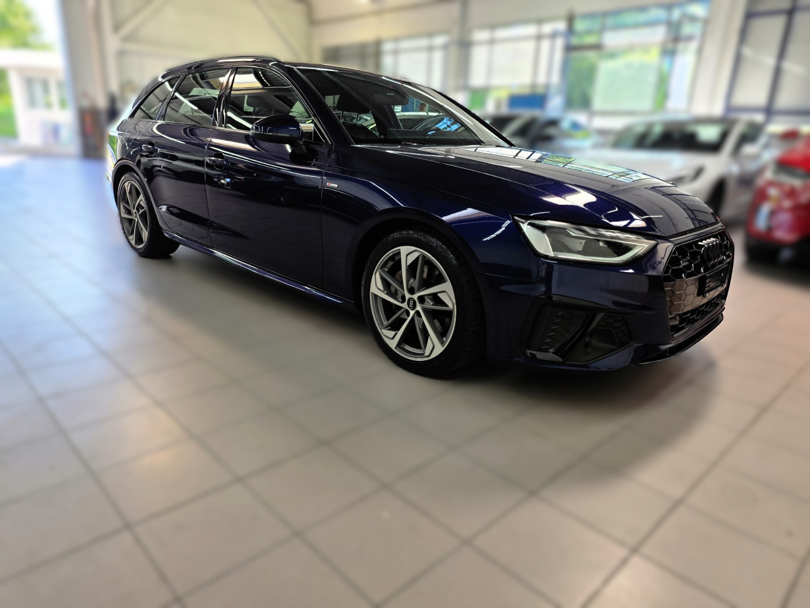 AUDI A4 Avant 40 TDI S line Attraction quattro S-tronic-image-6
