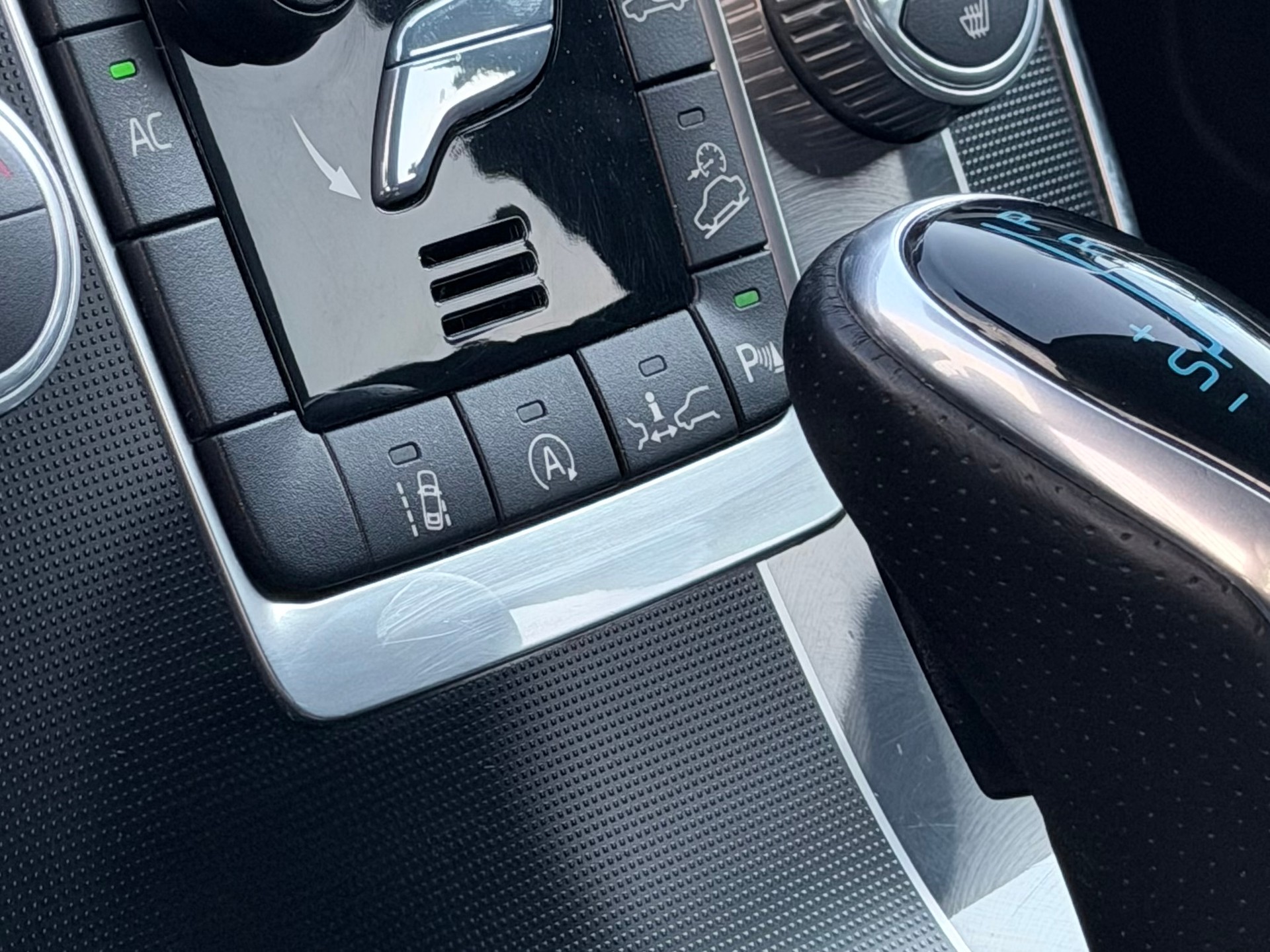 VOLVO XC60 D5 AWD R-Design Geartronic Polestar-image-11