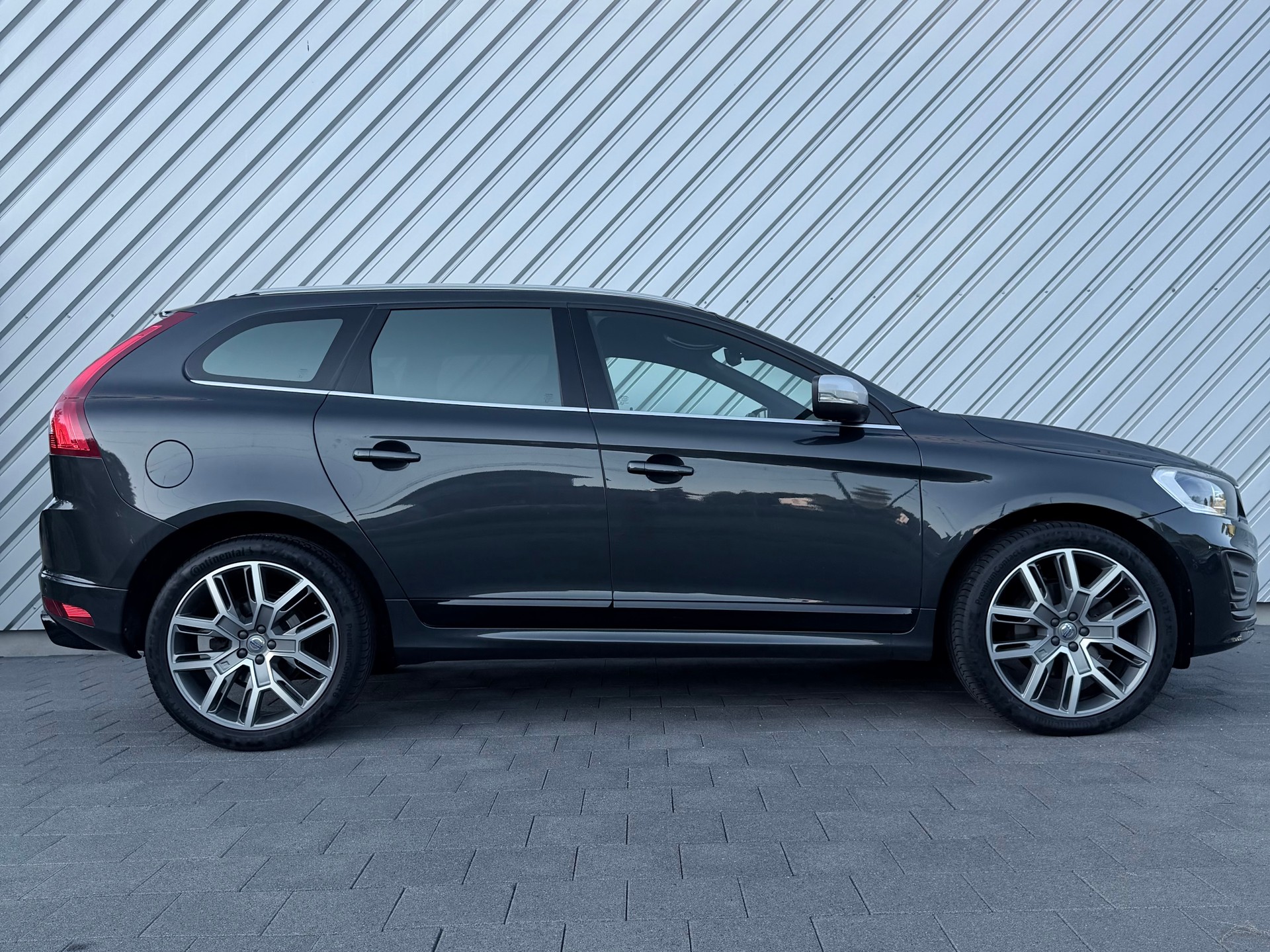 VOLVO XC60 D5 AWD R-Design Geartronic Polestar-showroom-element-1