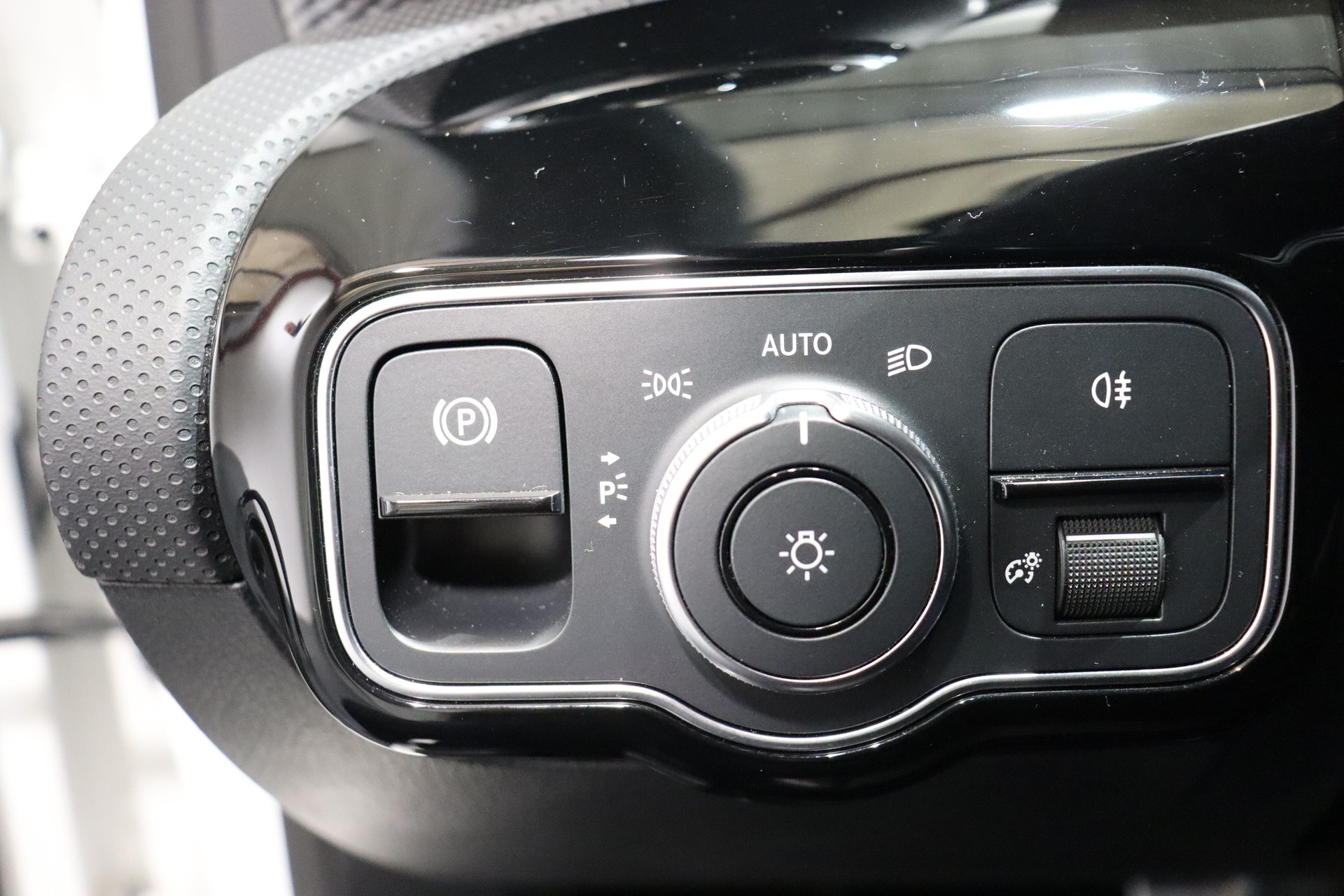 MERCEDES-BENZ A 250 Progressive-image-5