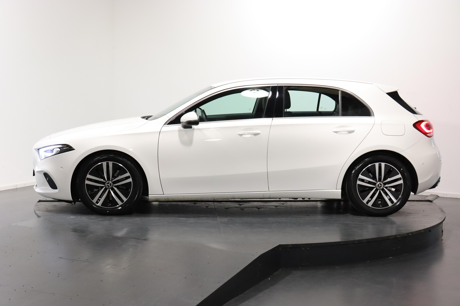 MERCEDES-BENZ A 250 Progressive-image-1