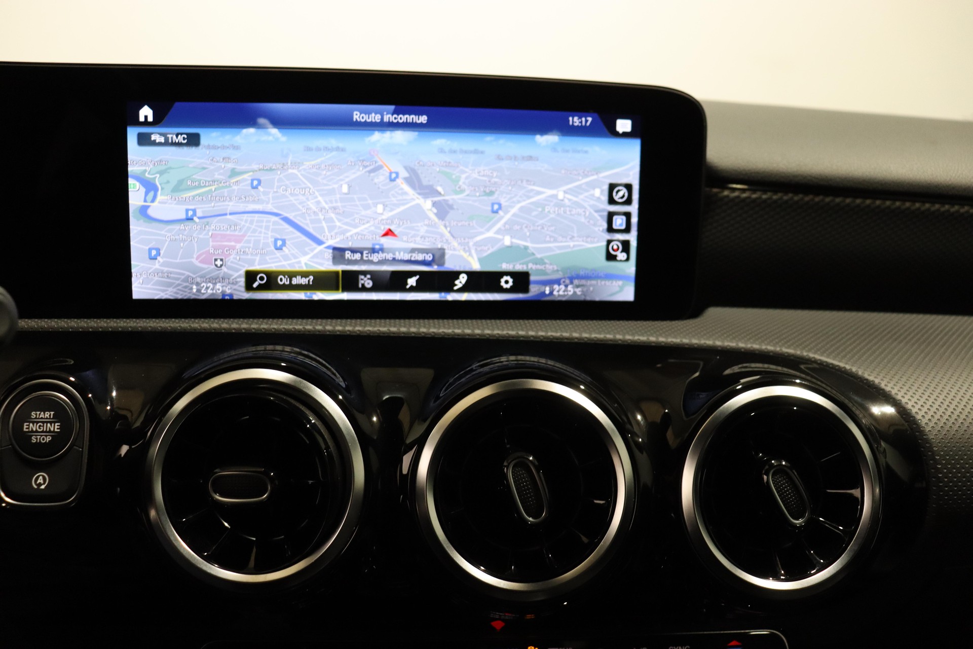 MERCEDES-BENZ A 250 Progressive-image-10