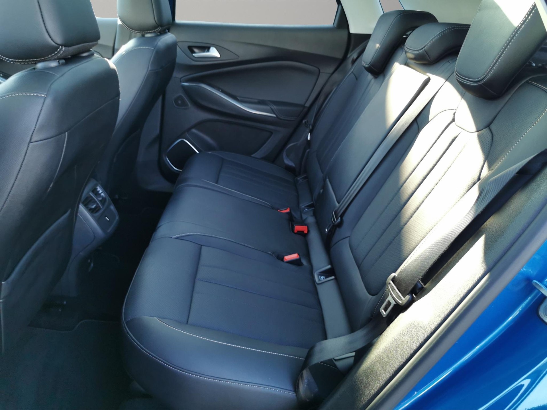 OPEL Grandland X 1.6 T Ultimate-image-7