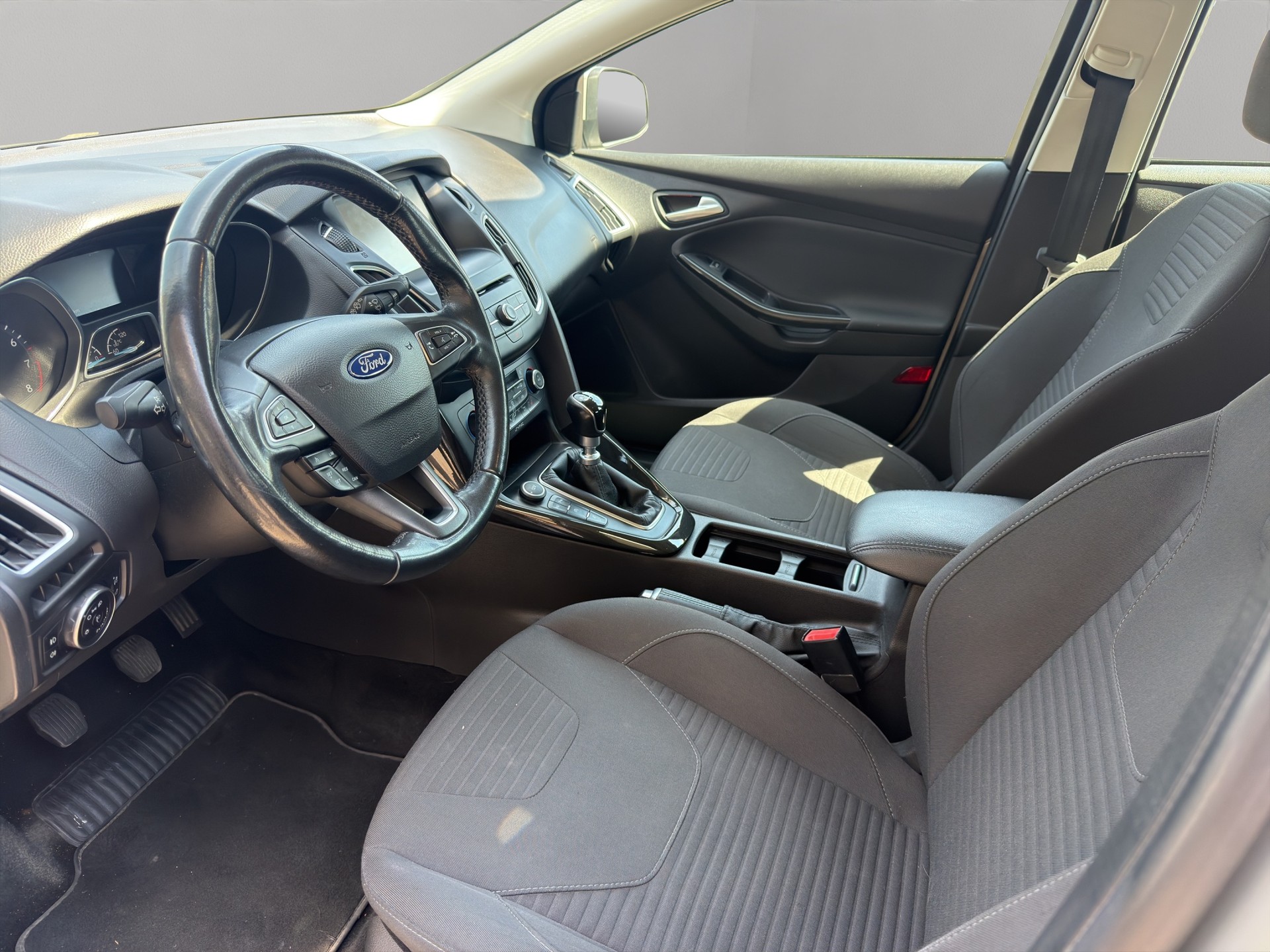 FORD Focus 1.0 SCTi Titanium-image-8
