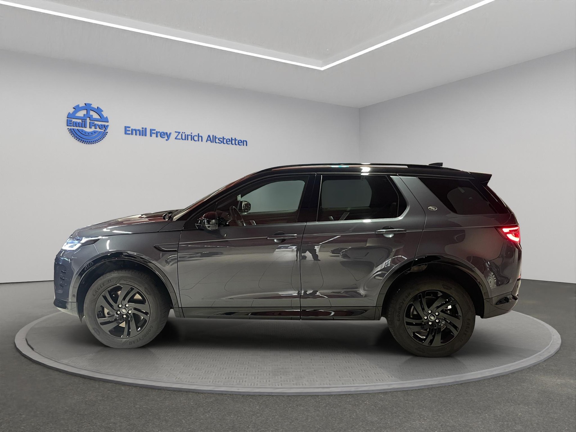 LAND ROVER Discovery Sport 2.0 D I4 165 Dynamic SE-showroom-element-3