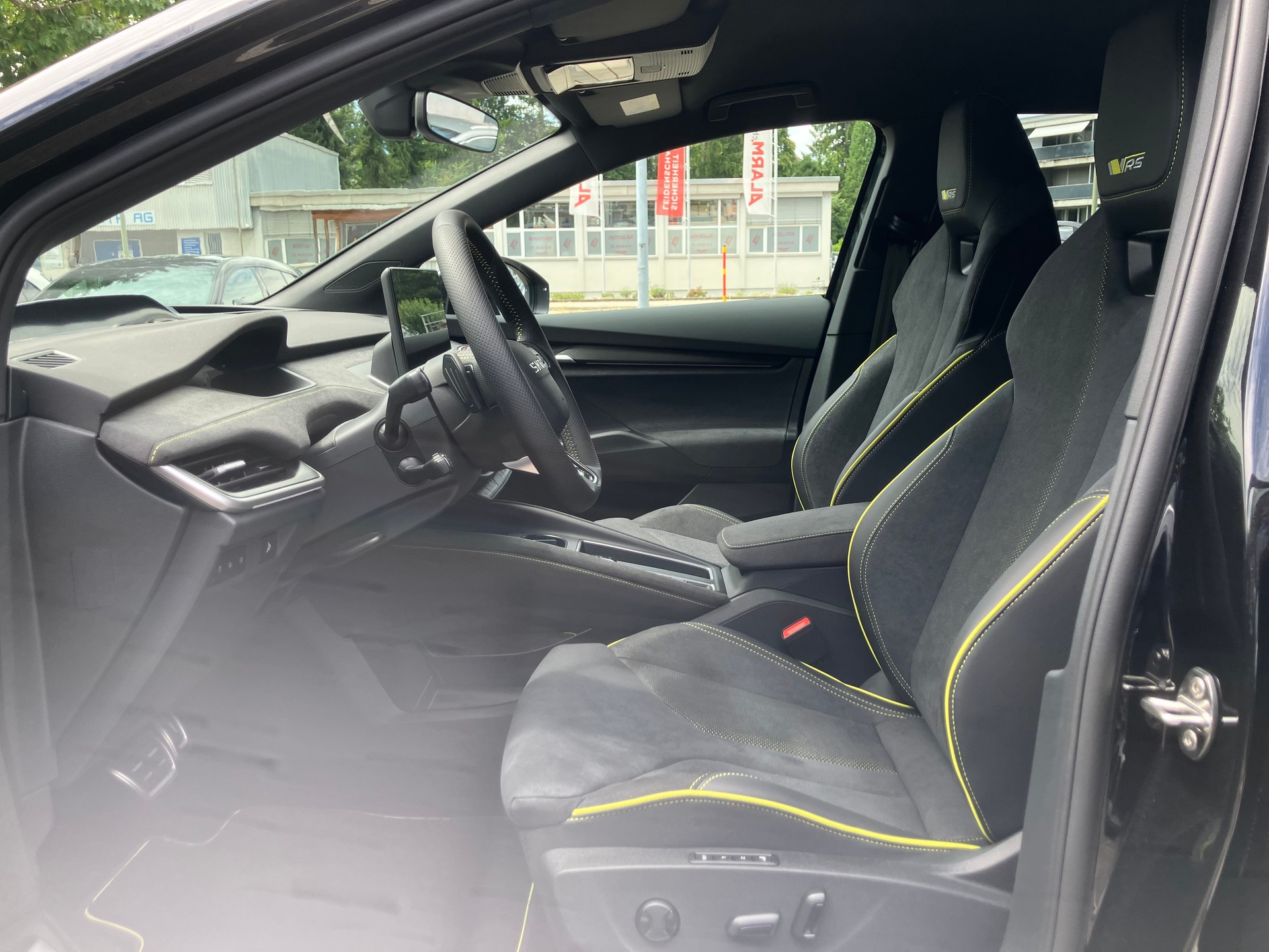 SKODA Enyaq 4x4 RS-image-8