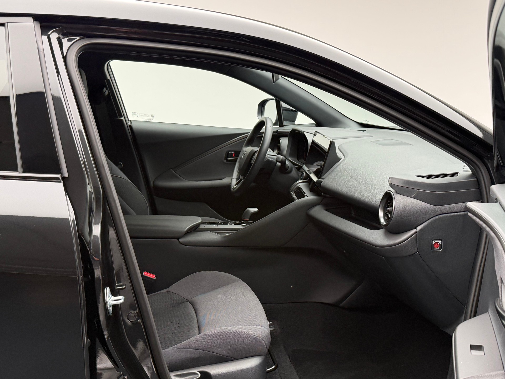 TOYOTA C-HR 2.0 PHEV Swiss Edition-image-9
