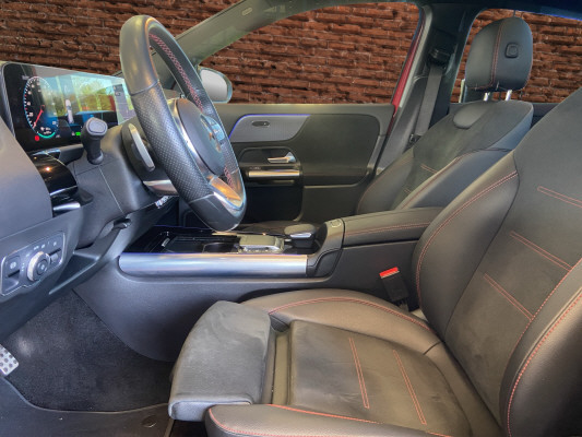 MERCEDES-BENZ EQA 300 AMG Line 4Matic-image-10