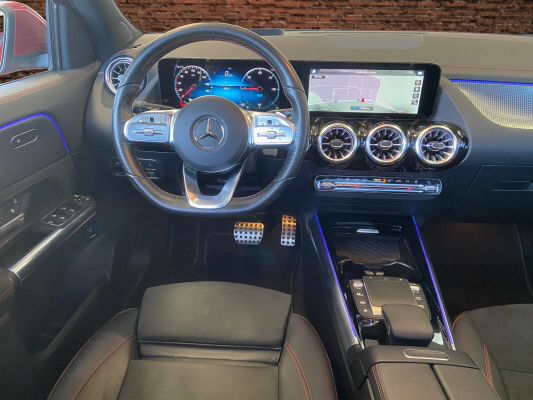 MERCEDES-BENZ EQA 300 AMG Line 4Matic-image-9