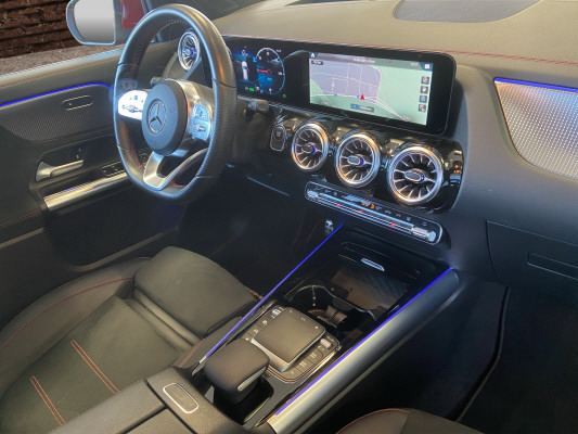 MERCEDES-BENZ EQA 300 AMG Line 4Matic-image-13