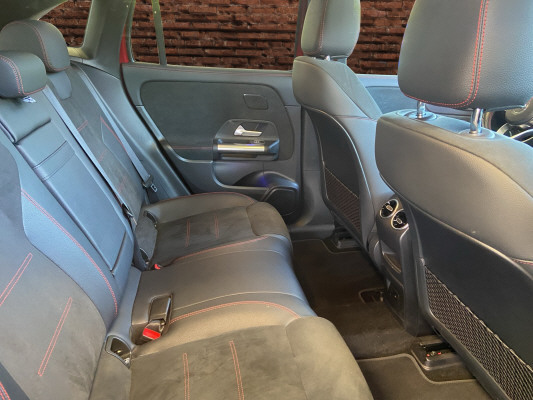 MERCEDES-BENZ EQA 300 AMG Line 4Matic-image-12