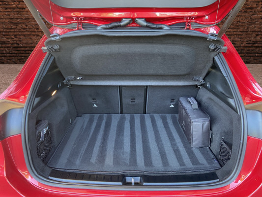 MERCEDES-BENZ EQA 300 AMG Line 4Matic-image-6